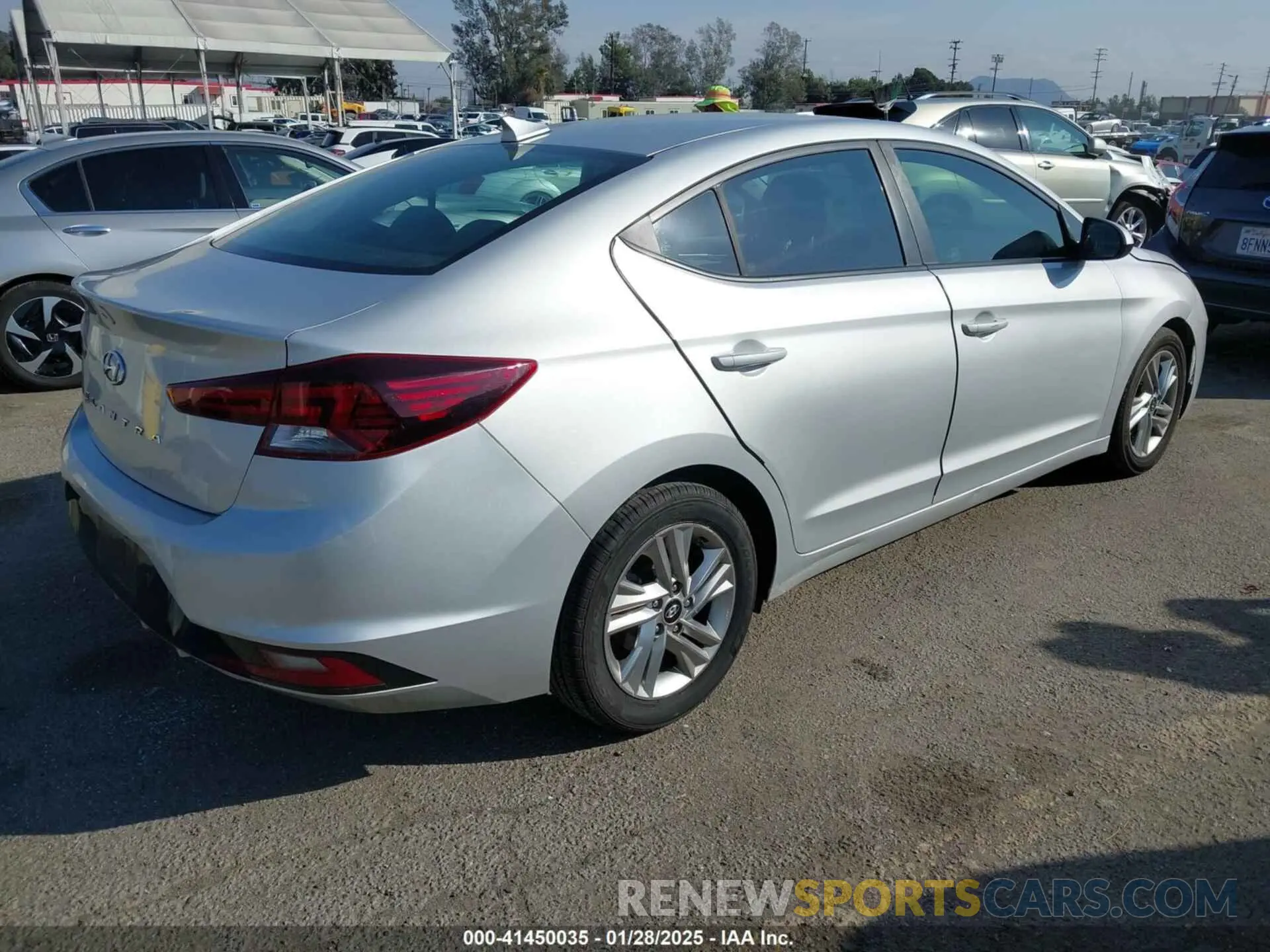 4 Photograph of a damaged car 5NPD84LF0LH532695 HYUNDAI ELANTRA 2020