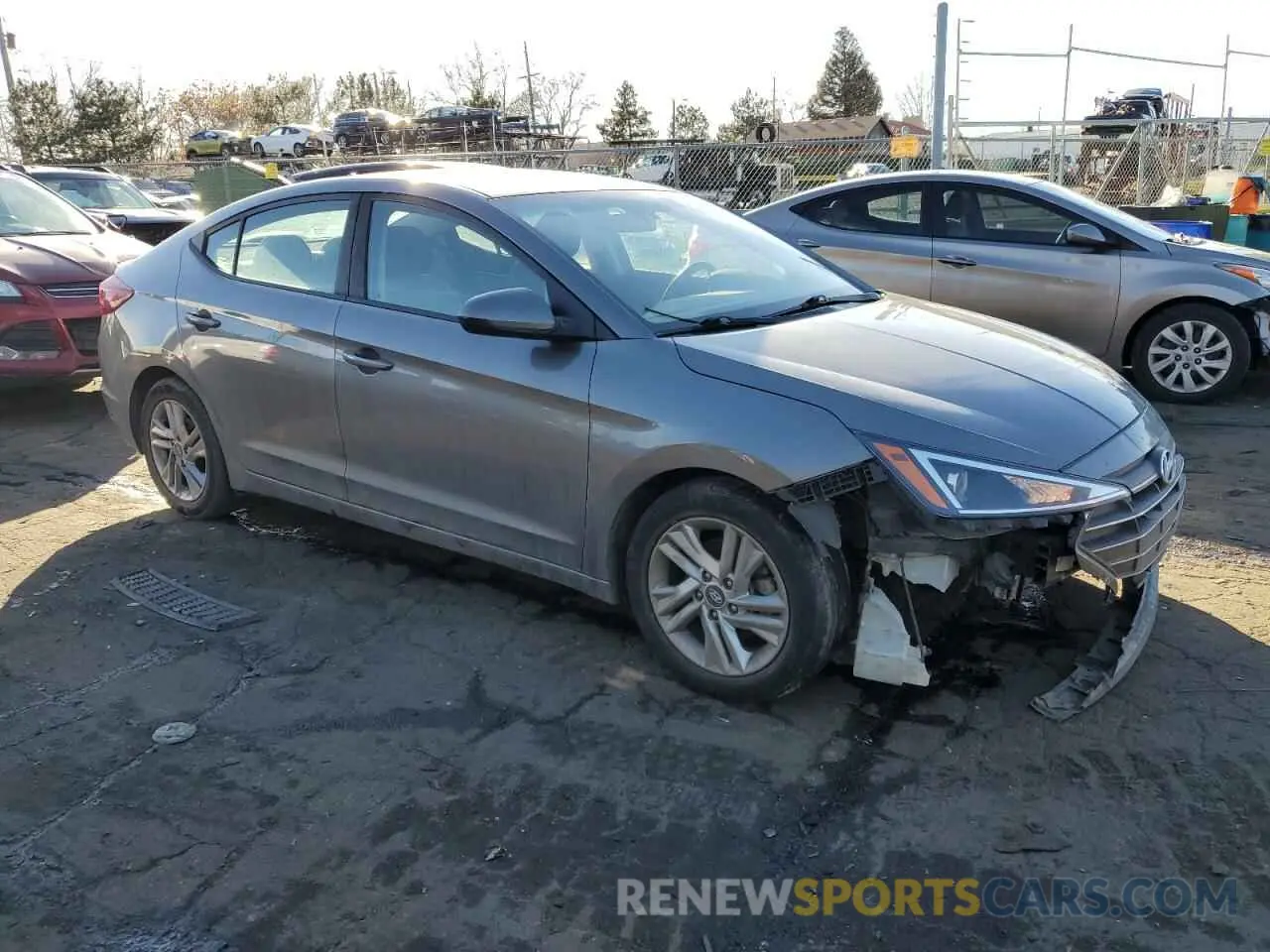 4 Photograph of a damaged car 5NPD84LF0LH540134 HYUNDAI ELANTRA 2020