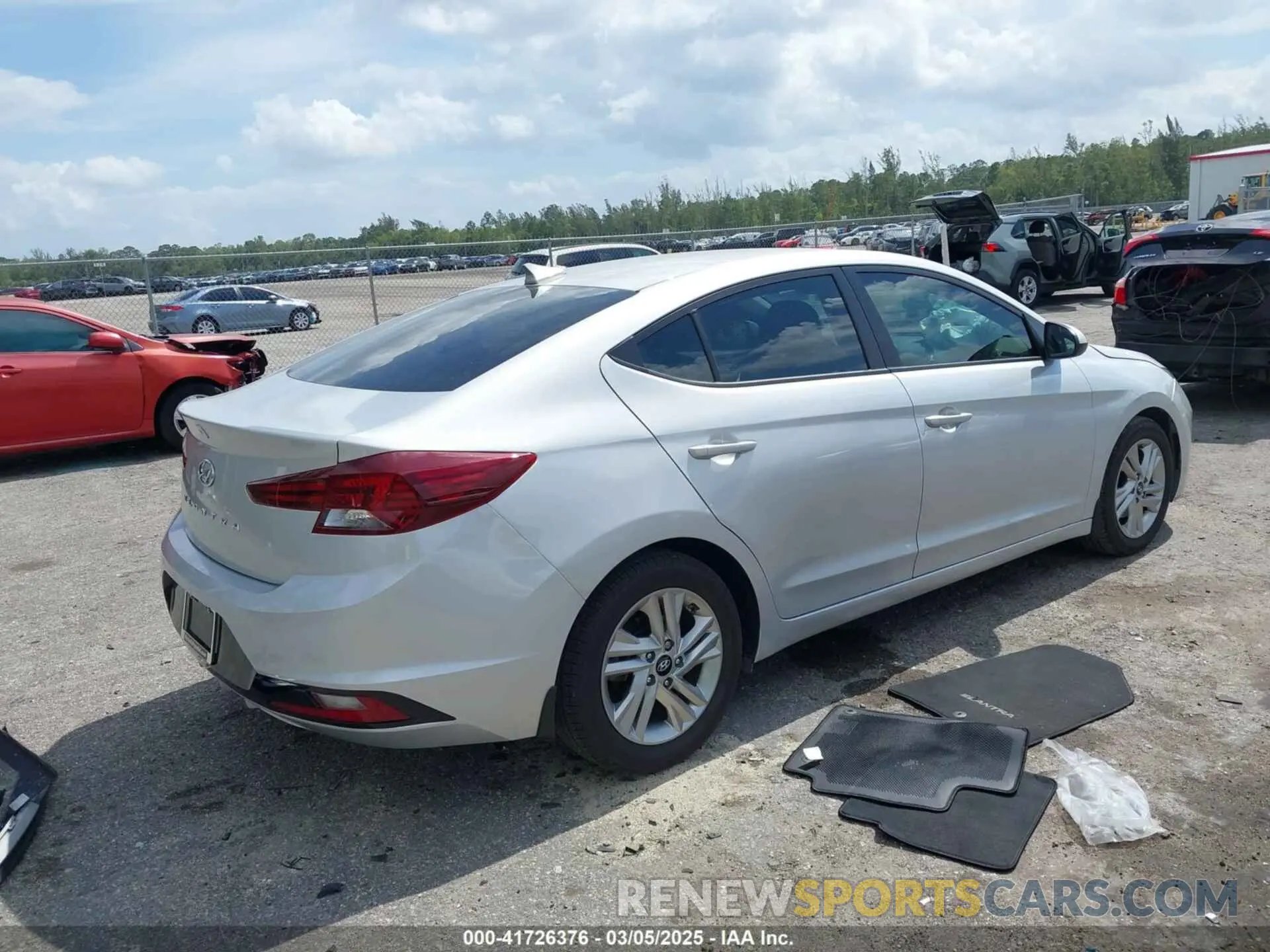 4 Photograph of a damaged car 5NPD84LF0LH540649 HYUNDAI ELANTRA 2020
