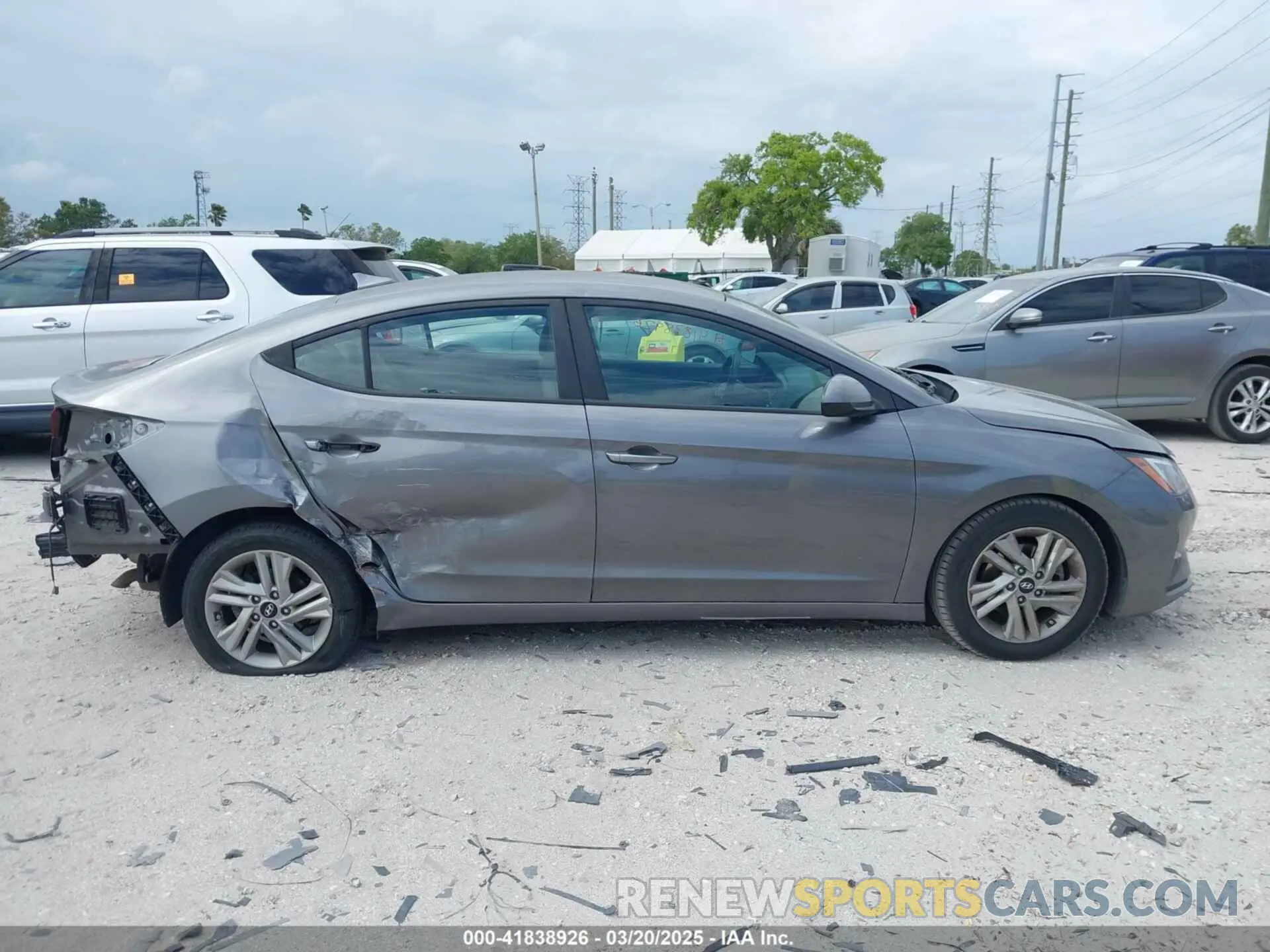 14 Photograph of a damaged car 5NPD84LF0LH544040 HYUNDAI ELANTRA 2020