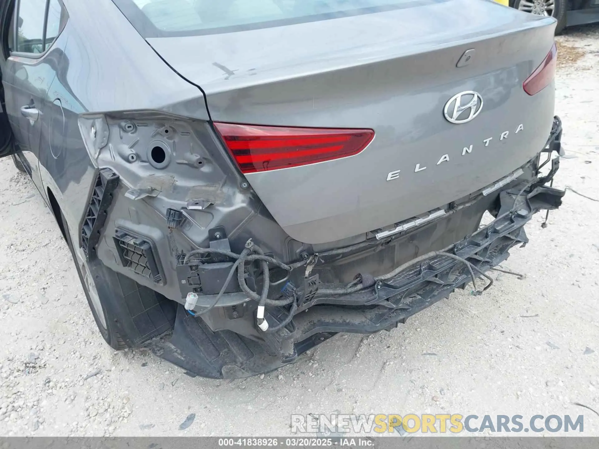 18 Photograph of a damaged car 5NPD84LF0LH544040 HYUNDAI ELANTRA 2020