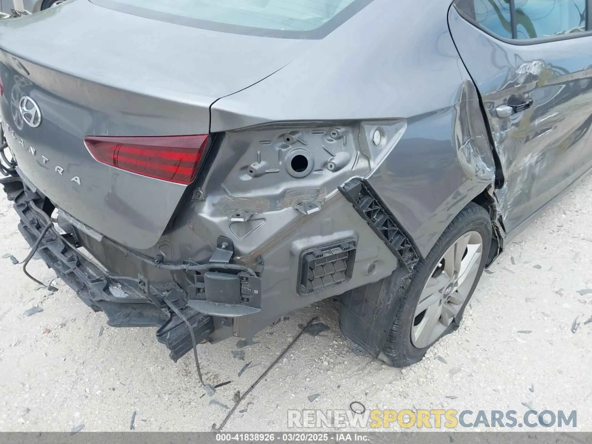 19 Photograph of a damaged car 5NPD84LF0LH544040 HYUNDAI ELANTRA 2020