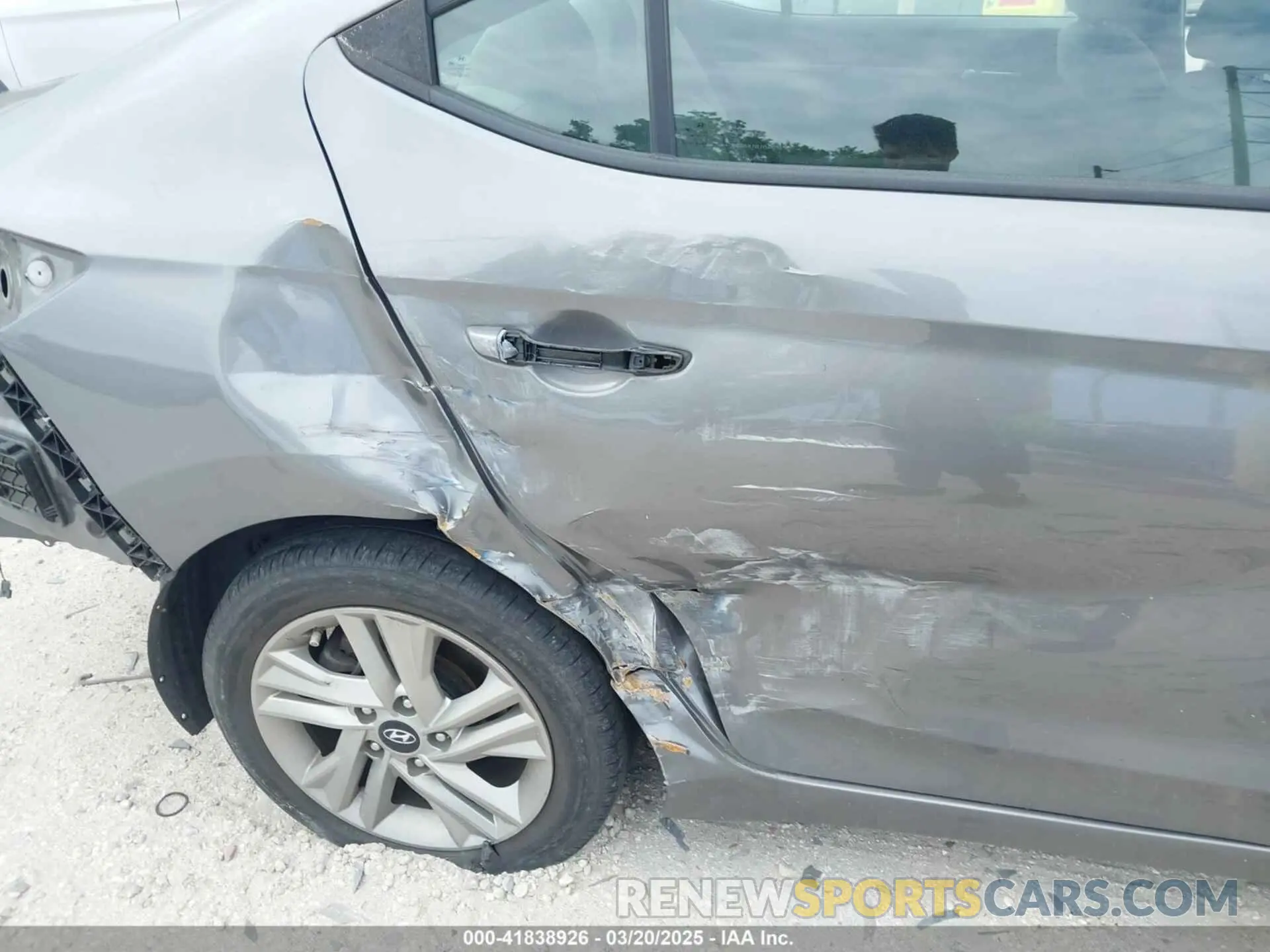 6 Photograph of a damaged car 5NPD84LF0LH544040 HYUNDAI ELANTRA 2020