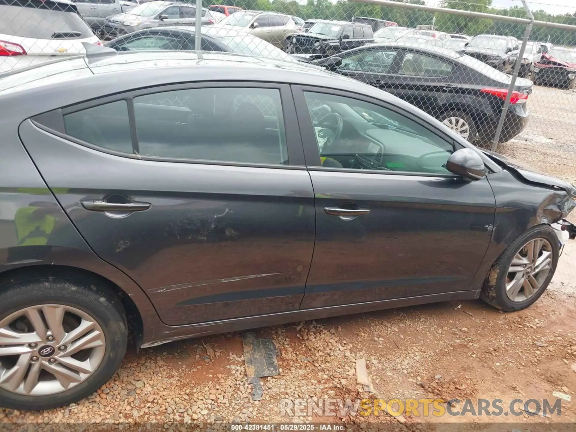 13 Photograph of a damaged car 5NPD84LF0LH557192 HYUNDAI ELANTRA 2020