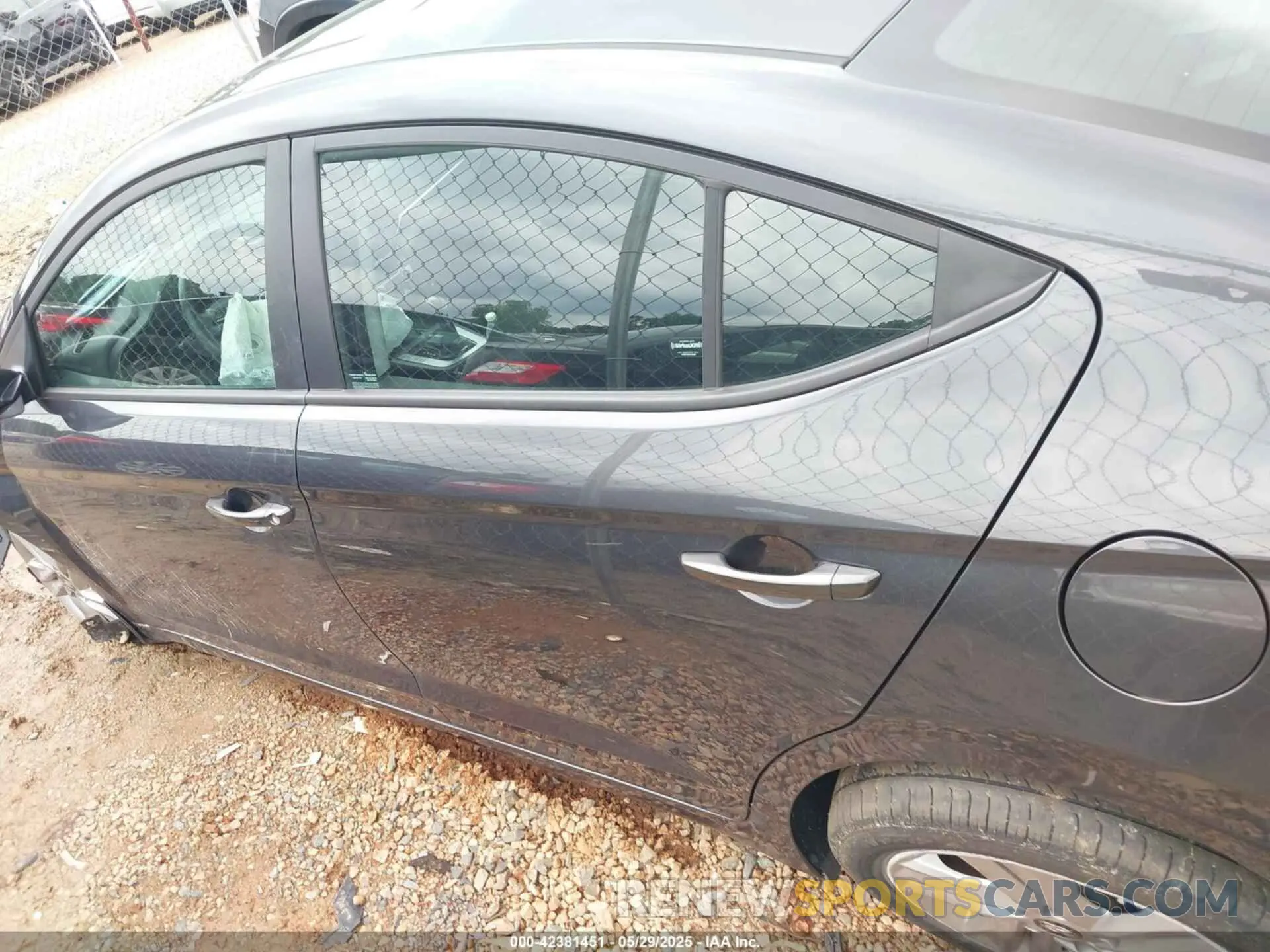 14 Photograph of a damaged car 5NPD84LF0LH557192 HYUNDAI ELANTRA 2020