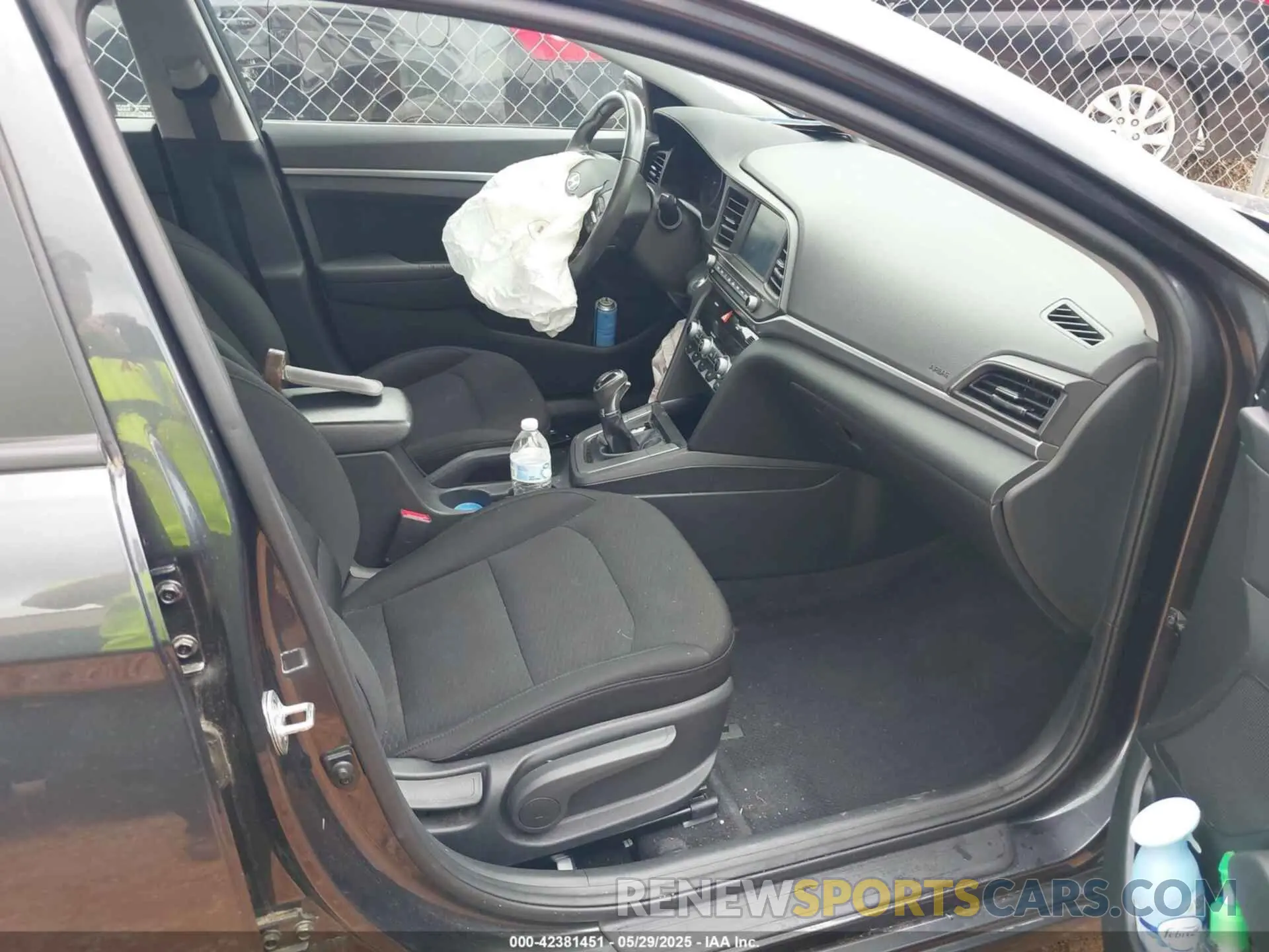 5 Photograph of a damaged car 5NPD84LF0LH557192 HYUNDAI ELANTRA 2020