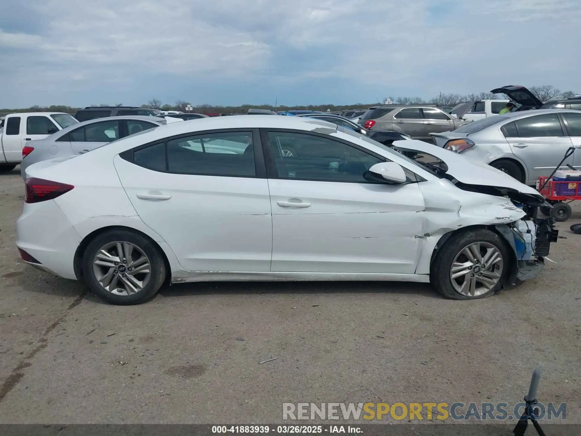 14 Photograph of a damaged car 5NPD84LF0LH559475 HYUNDAI ELANTRA 2020
