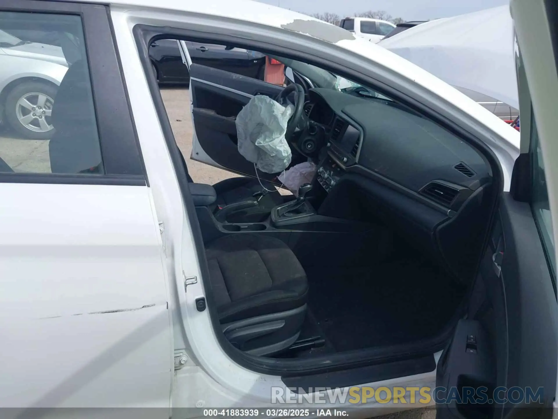 5 Photograph of a damaged car 5NPD84LF0LH559475 HYUNDAI ELANTRA 2020