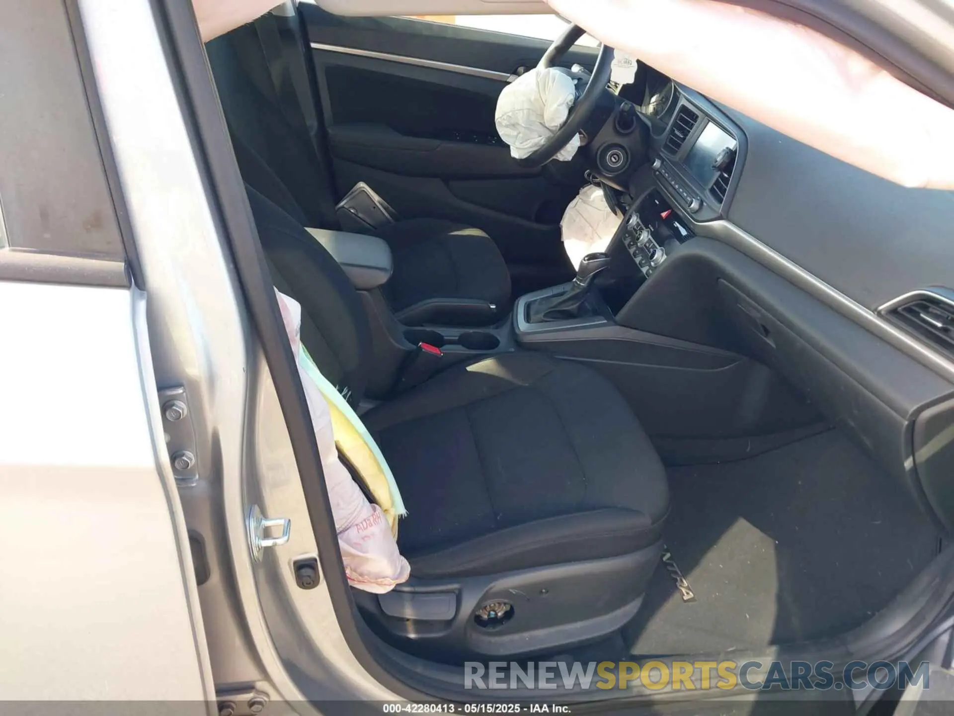 5 Photograph of a damaged car 5NPD84LF0LH562957 HYUNDAI ELANTRA 2020