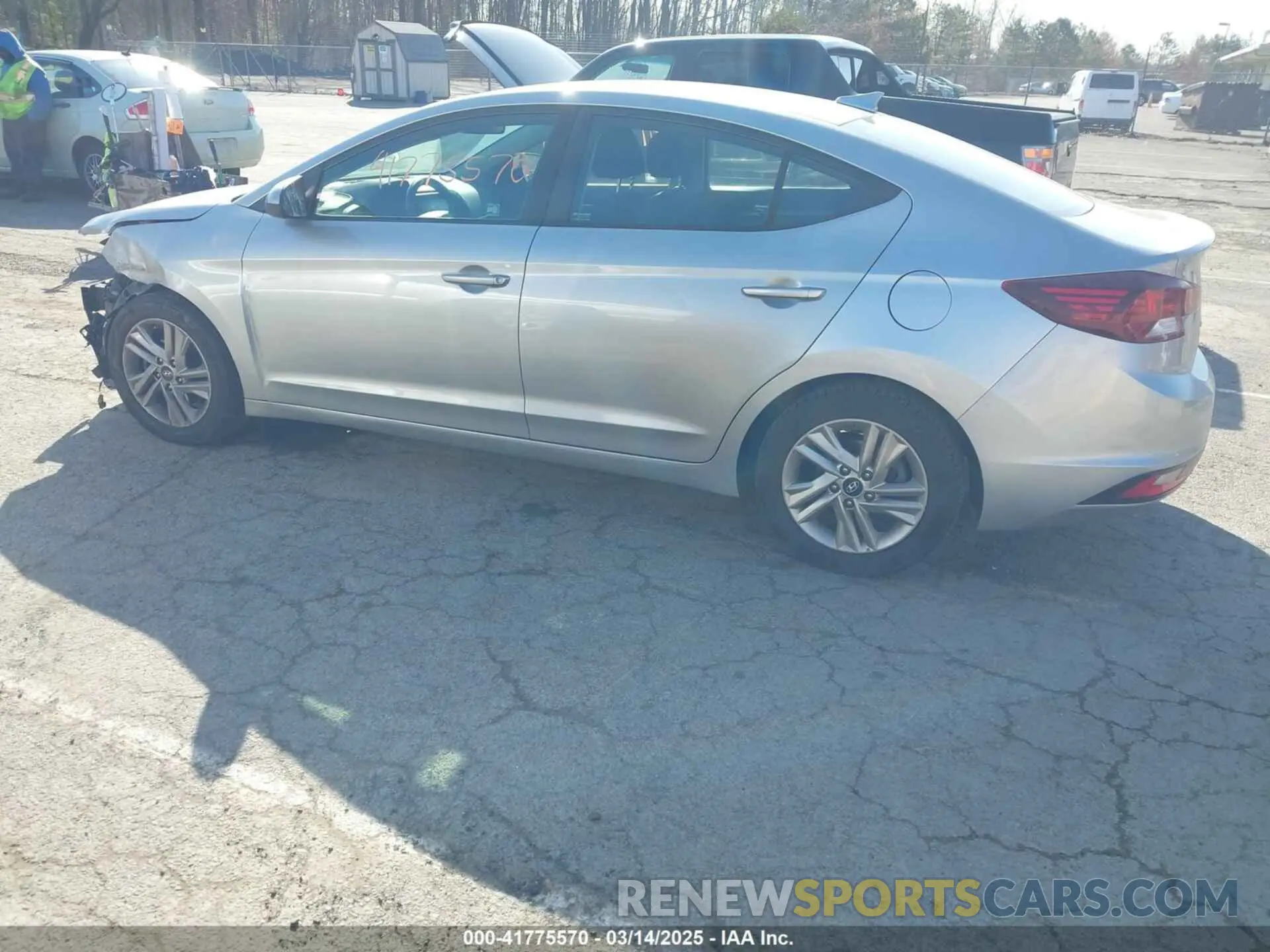 14 Photograph of a damaged car 5NPD84LF0LH565812 HYUNDAI ELANTRA 2020