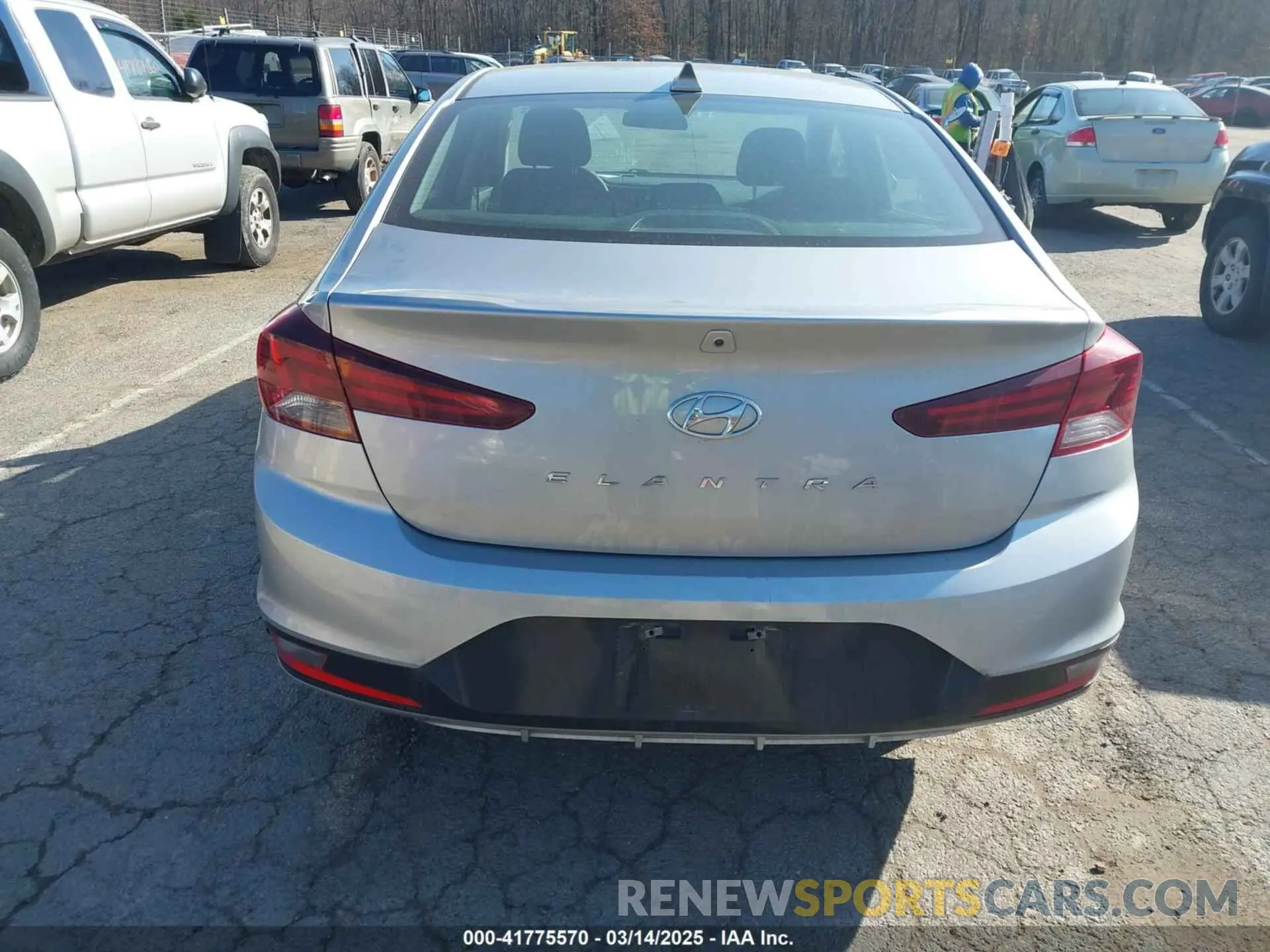 16 Photograph of a damaged car 5NPD84LF0LH565812 HYUNDAI ELANTRA 2020