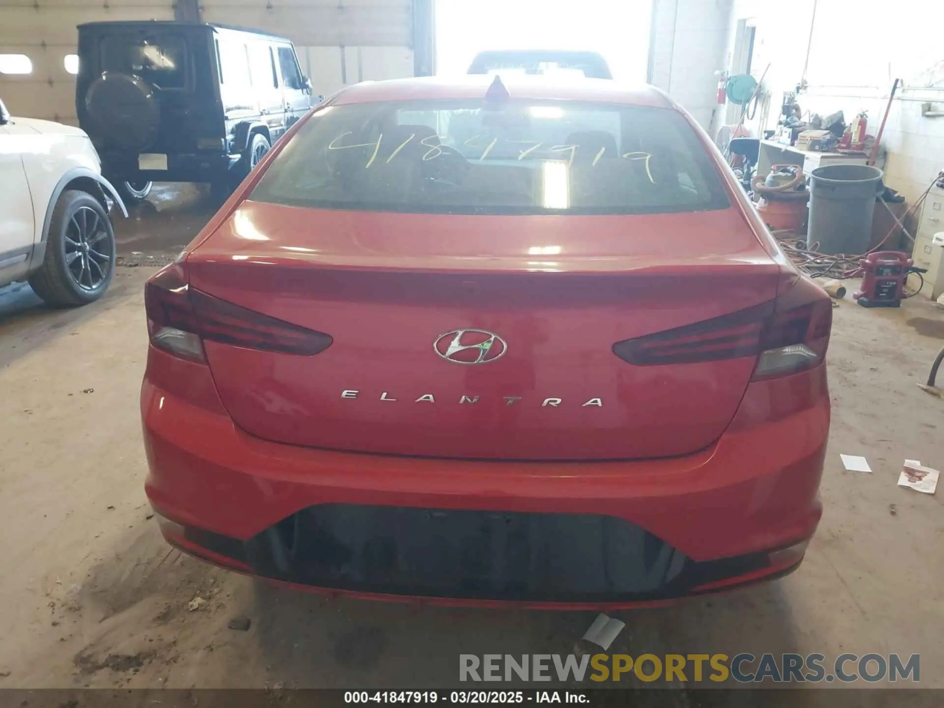 16 Photograph of a damaged car 5NPD84LF0LH569424 HYUNDAI ELANTRA 2020