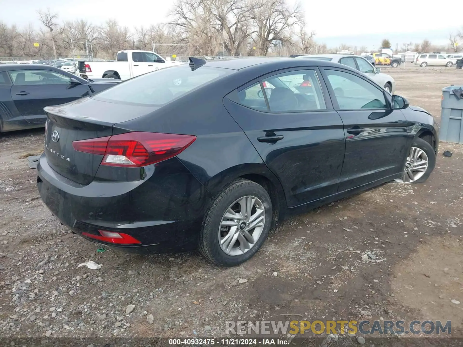 4 Photograph of a damaged car 5NPD84LF0LH570055 HYUNDAI ELANTRA 2020