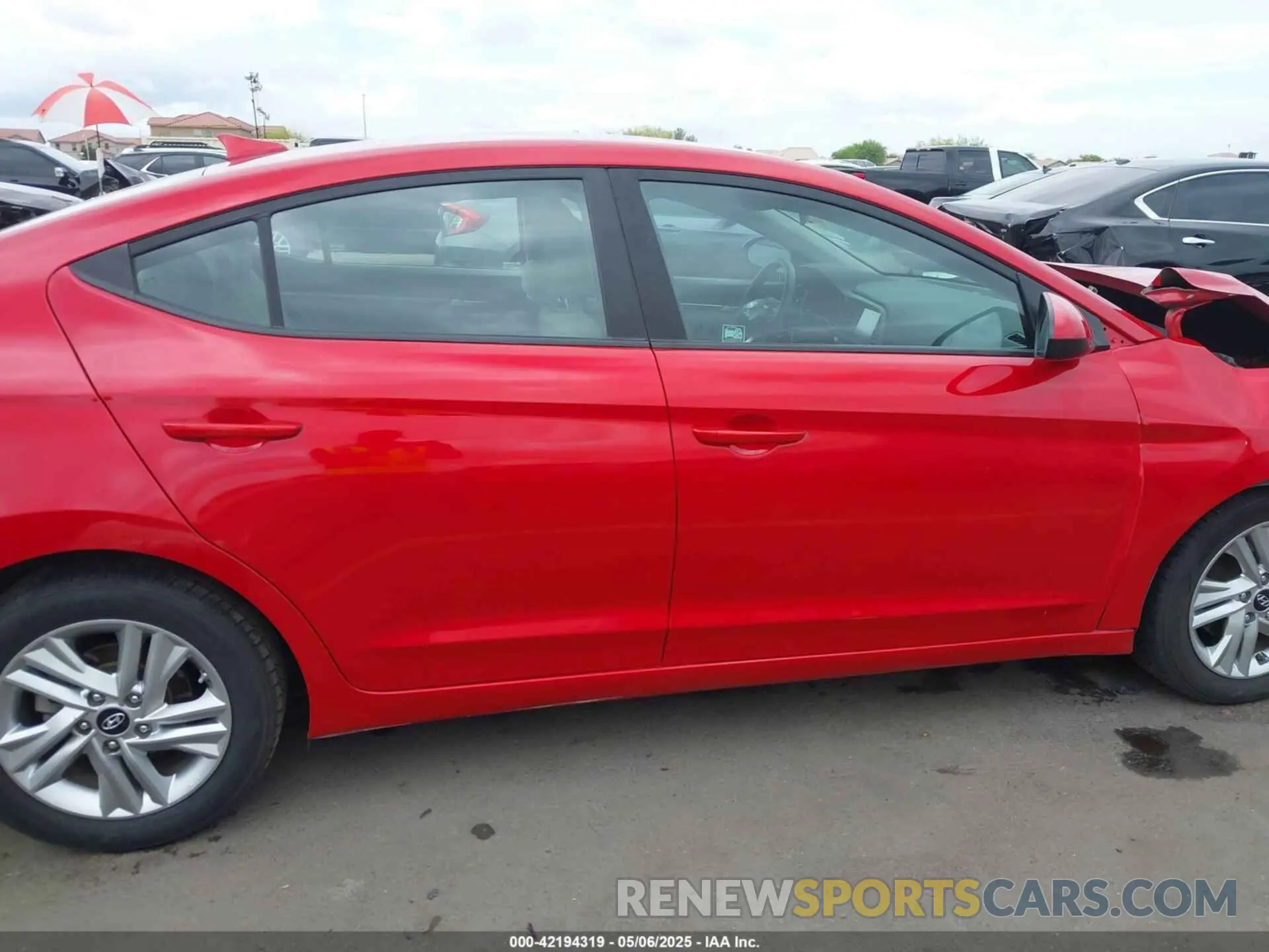 14 Photograph of a damaged car 5NPD84LF0LH577975 HYUNDAI ELANTRA 2020