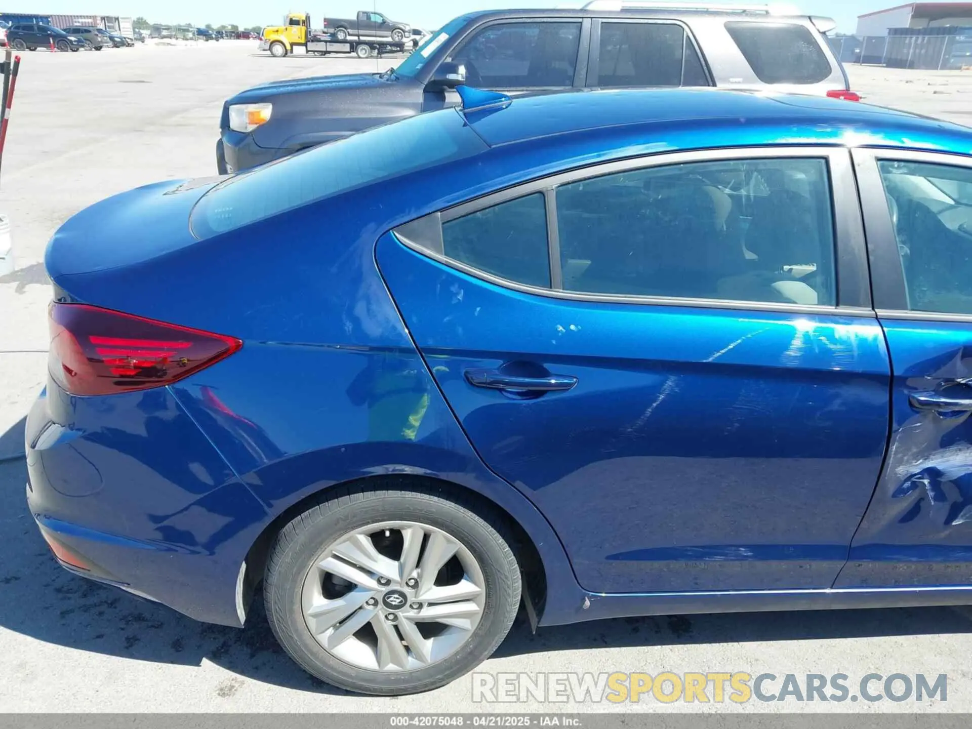 18 Photograph of a damaged car 5NPD84LF0LH586904 HYUNDAI ELANTRA 2020