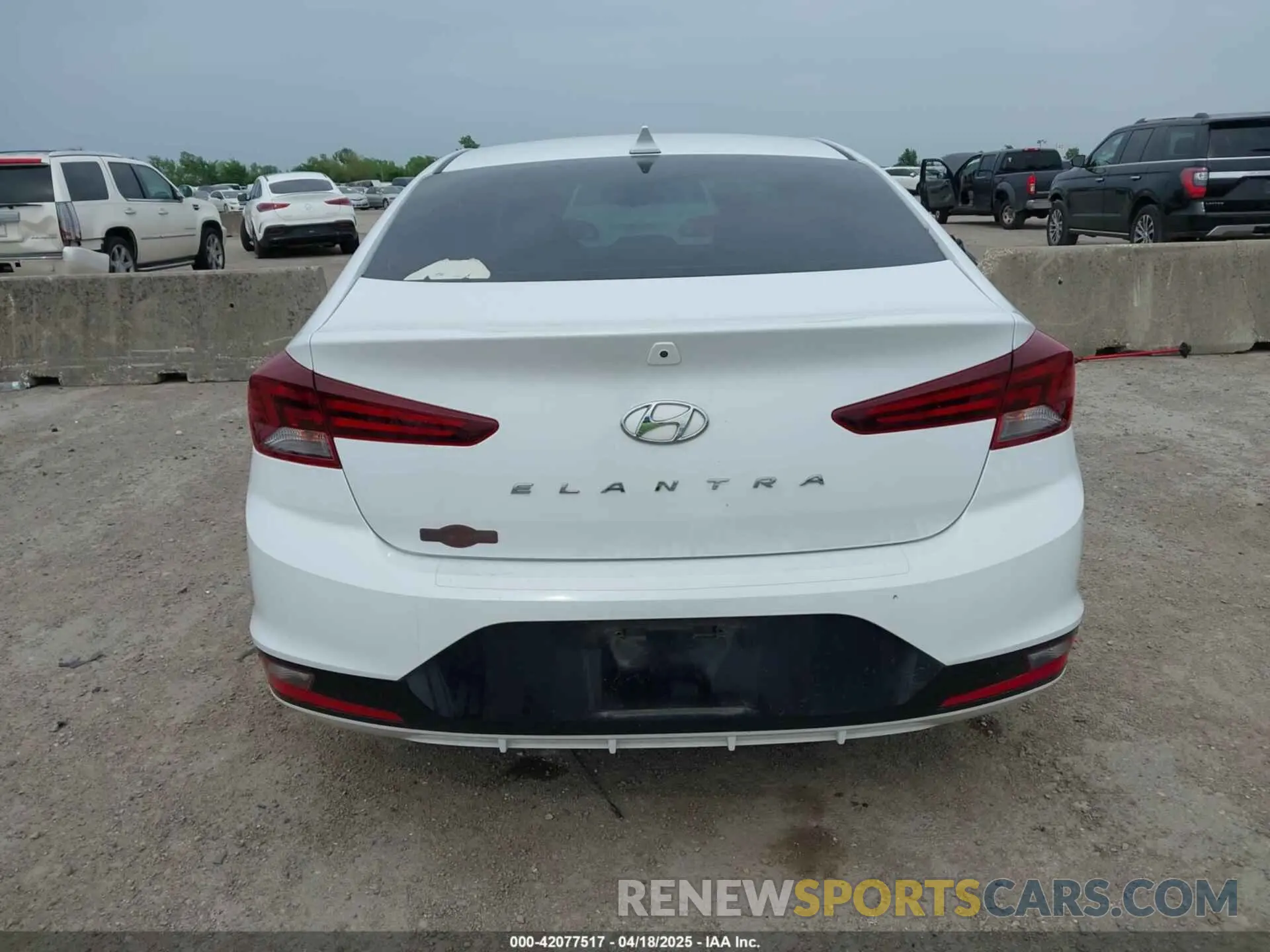 16 Photograph of a damaged car 5NPD84LF0LH603121 HYUNDAI ELANTRA 2020