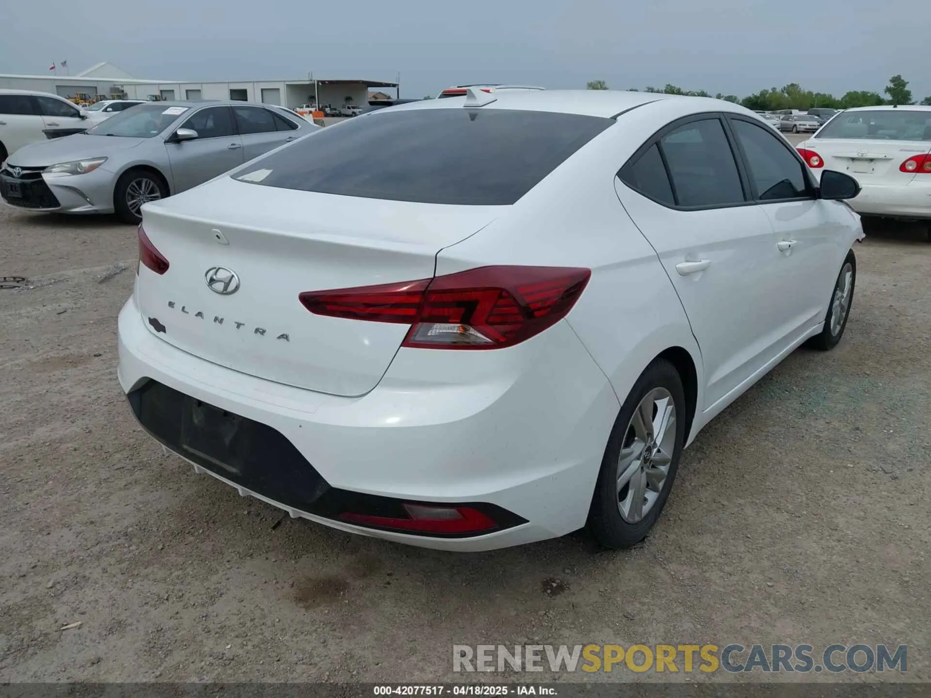 4 Photograph of a damaged car 5NPD84LF0LH603121 HYUNDAI ELANTRA 2020