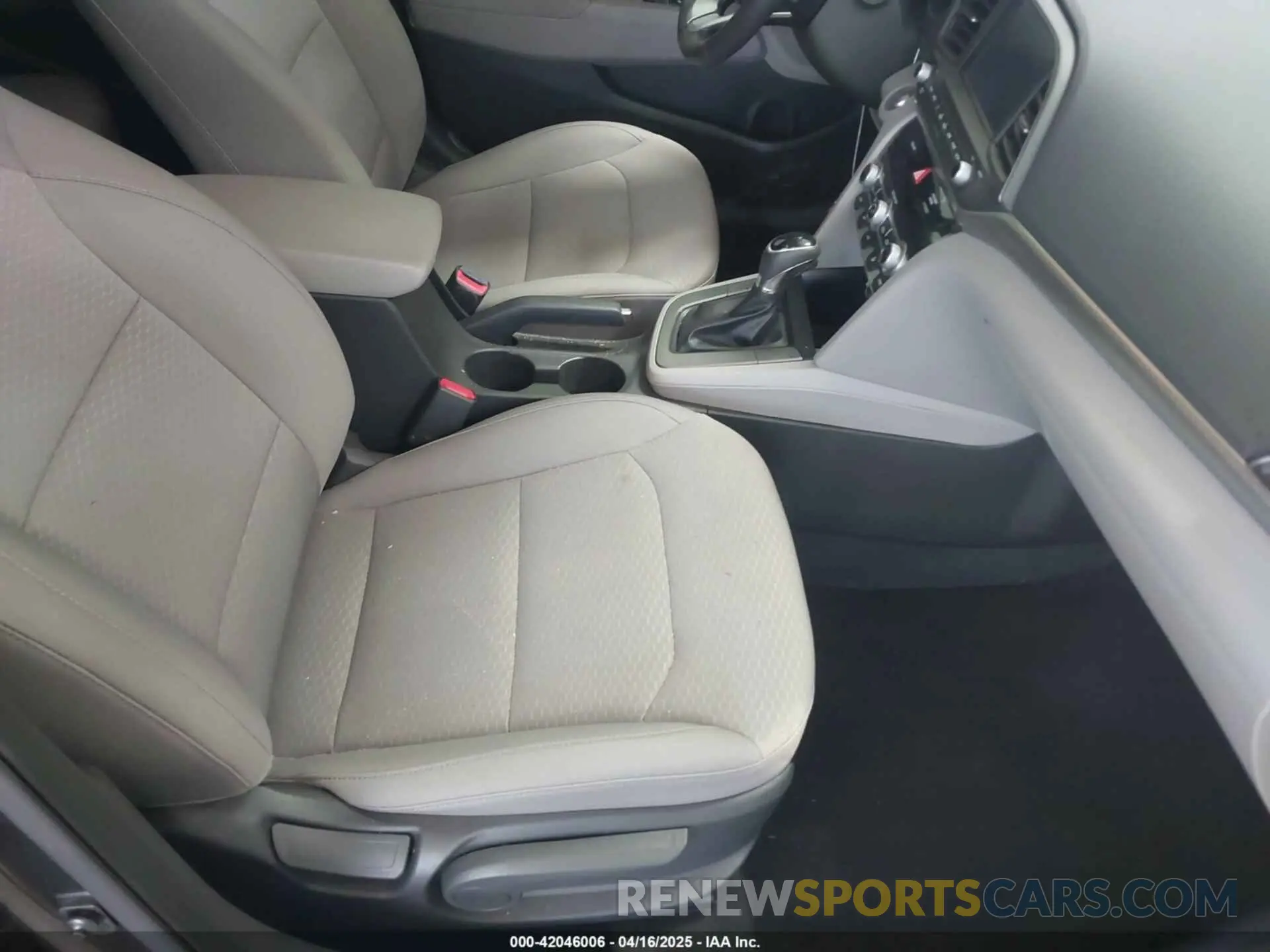 5 Photograph of a damaged car 5NPD84LF0LH604124 HYUNDAI ELANTRA 2020