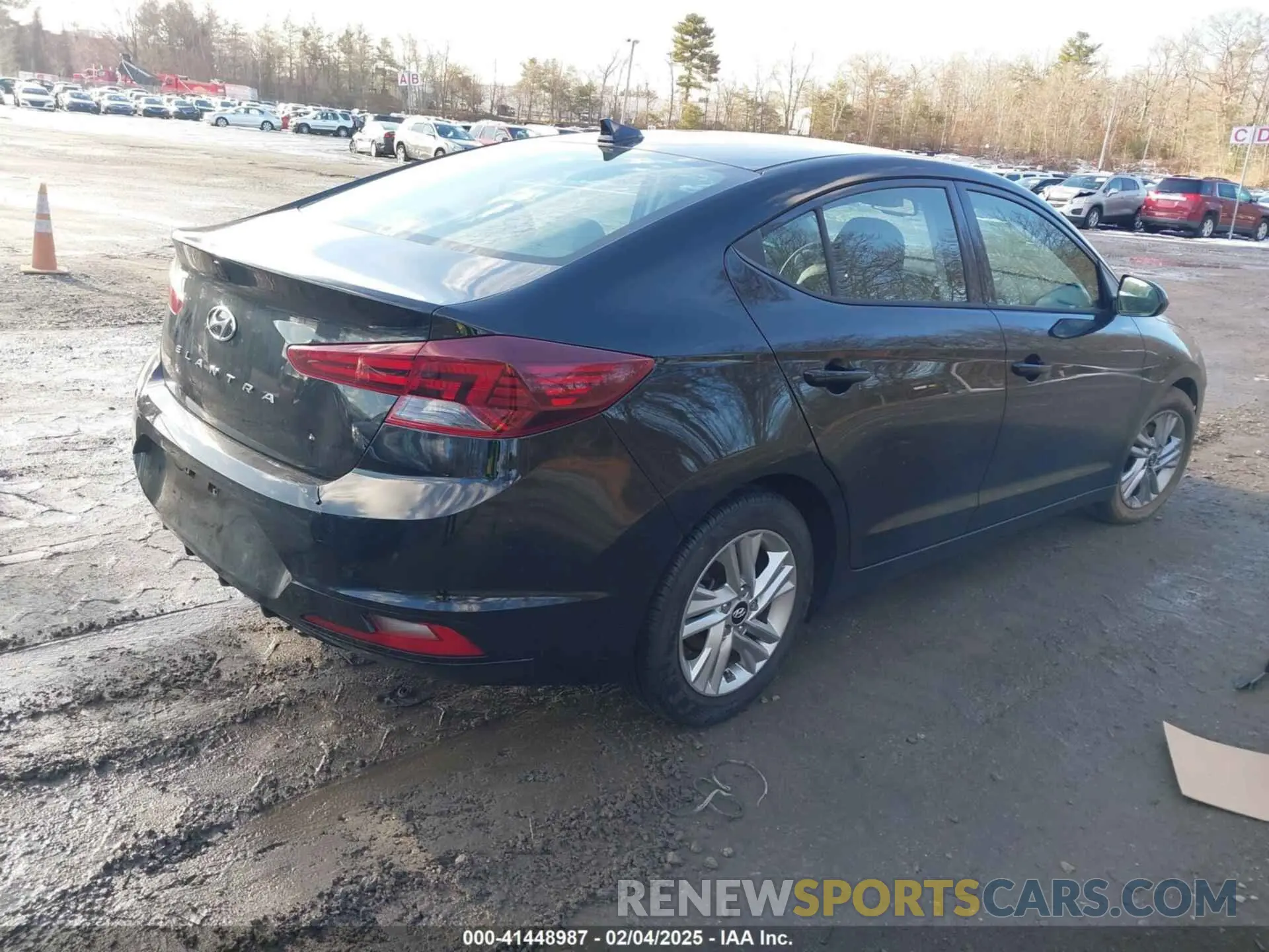 4 Photograph of a damaged car 5NPD84LF0LH627239 HYUNDAI ELANTRA 2020