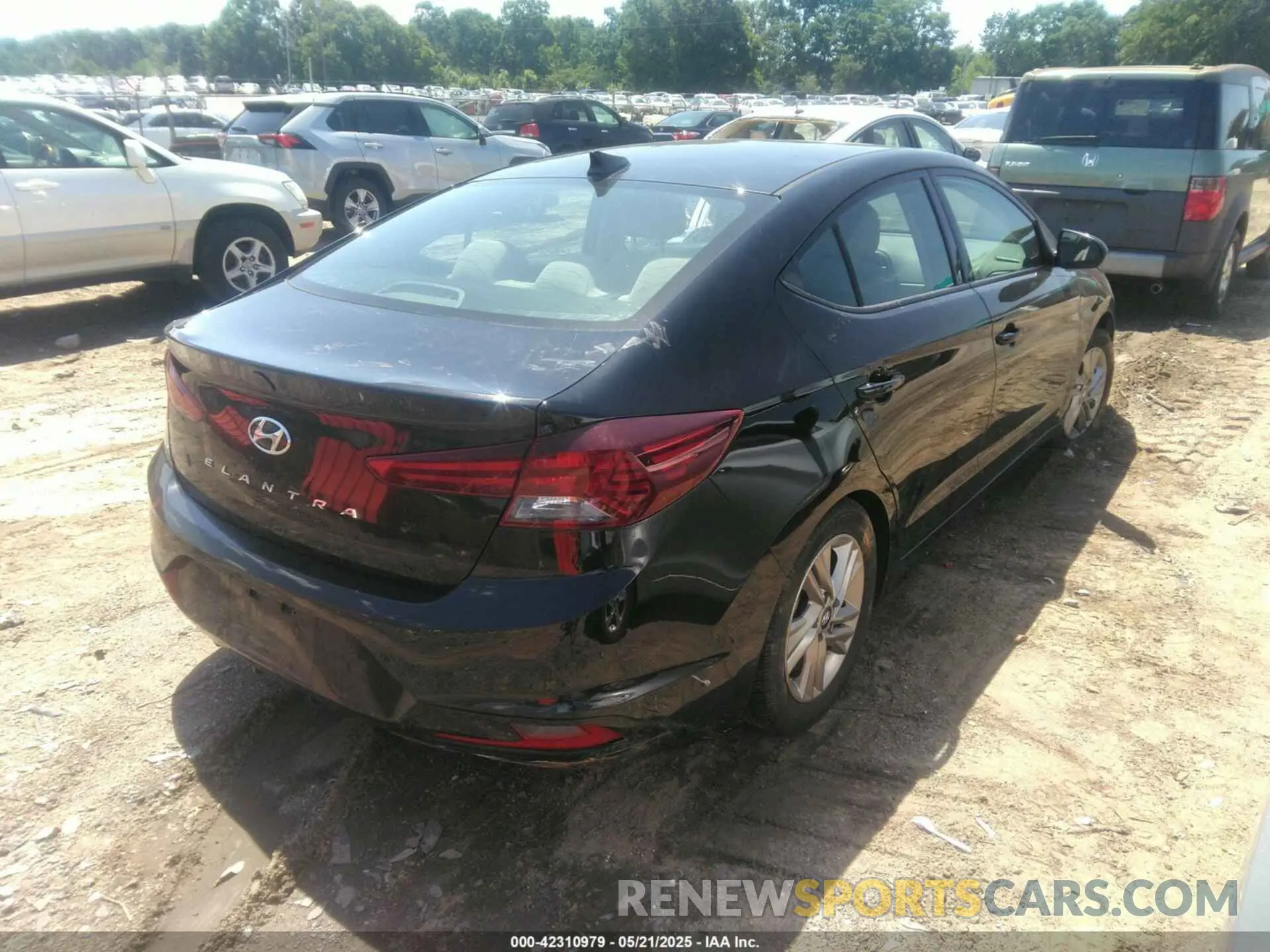 4 Photograph of a damaged car 5NPD84LF1LH501696 HYUNDAI ELANTRA 2020