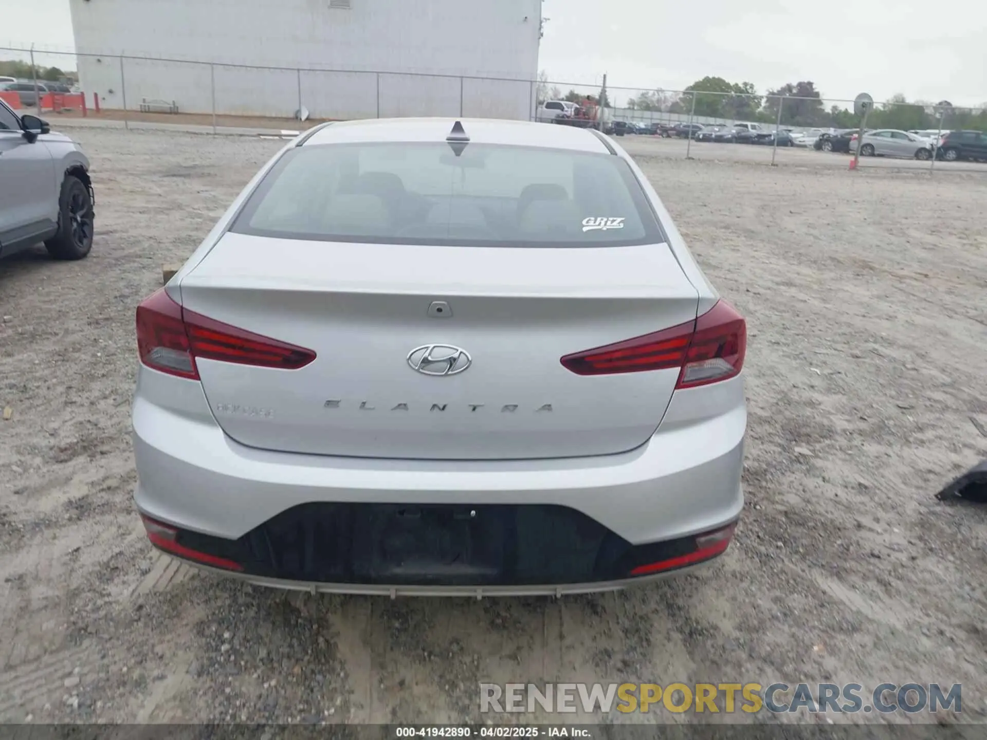 17 Photograph of a damaged car 5NPD84LF1LH509734 HYUNDAI ELANTRA 2020
