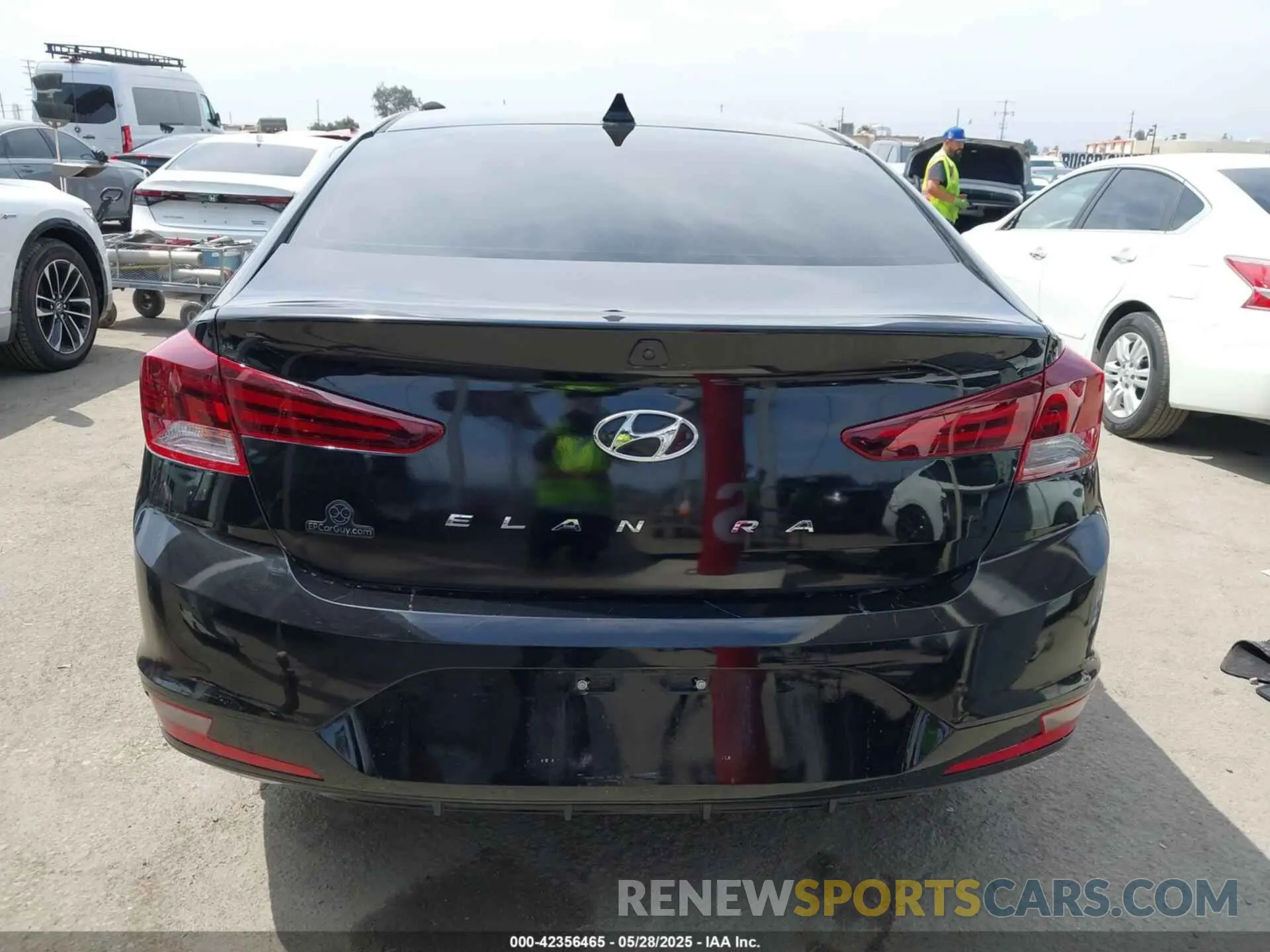 17 Photograph of a damaged car 5NPD84LF1LH524931 HYUNDAI ELANTRA 2020