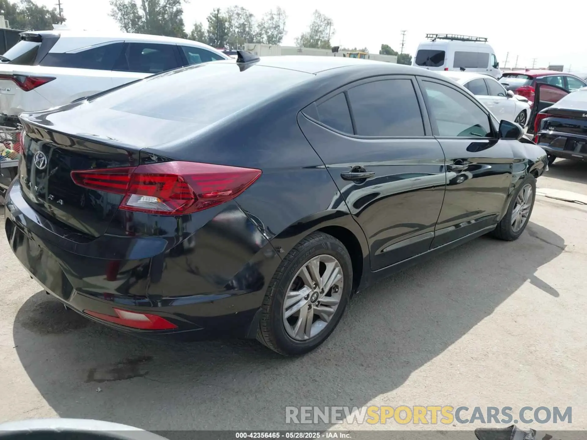 4 Photograph of a damaged car 5NPD84LF1LH524931 HYUNDAI ELANTRA 2020