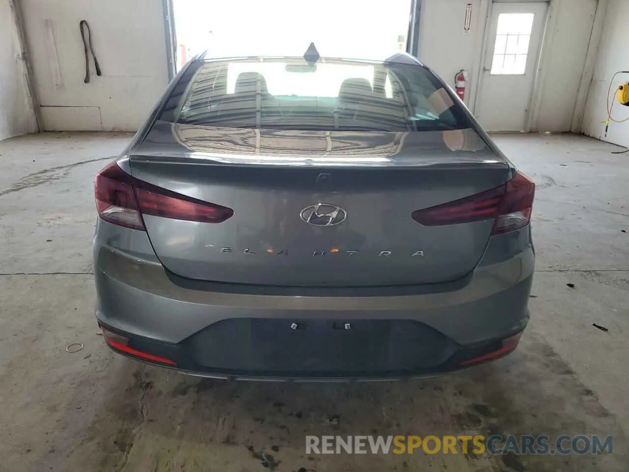 6 Photograph of a damaged car 5NPD84LF1LH532575 HYUNDAI ELANTRA 2020