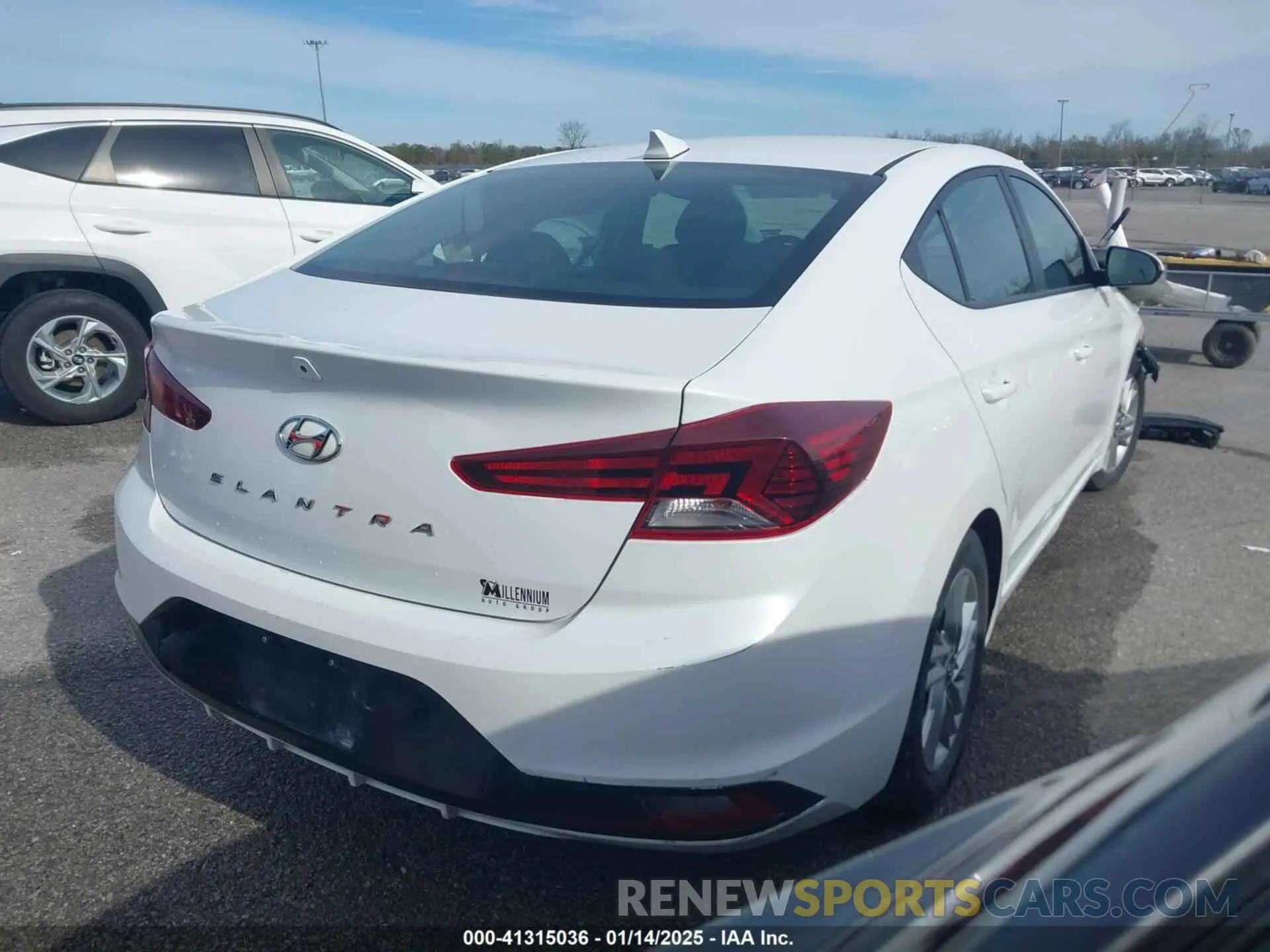 4 Photograph of a damaged car 5NPD84LF1LH540675 HYUNDAI ELANTRA 2020