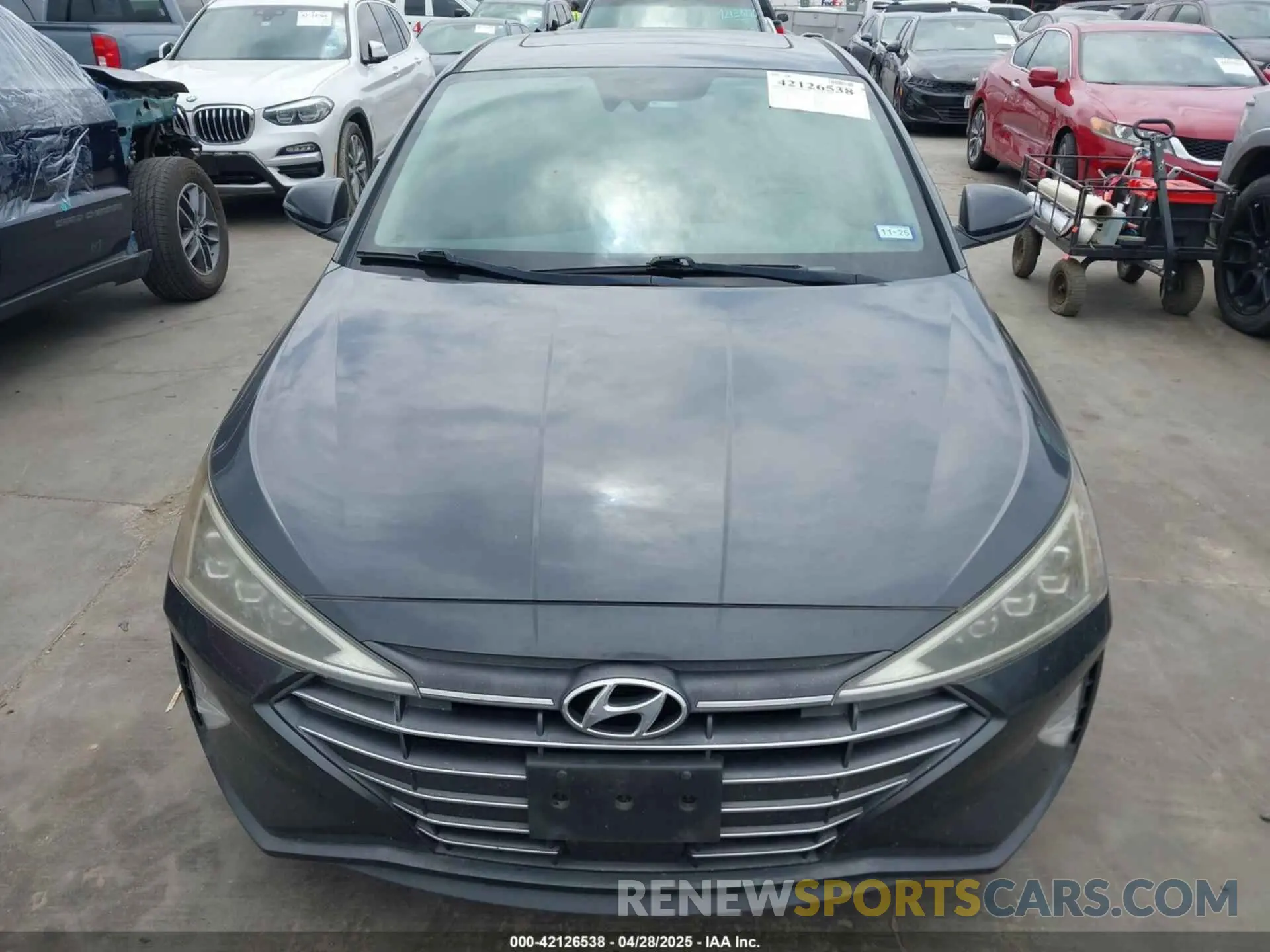 12 Photograph of a damaged car 5NPD84LF1LH557590 HYUNDAI ELANTRA 2020