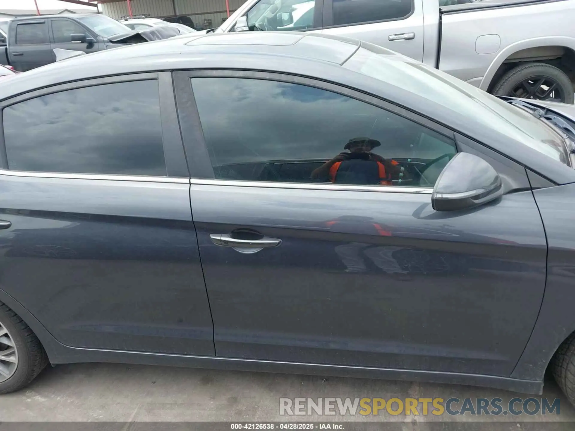 13 Photograph of a damaged car 5NPD84LF1LH557590 HYUNDAI ELANTRA 2020