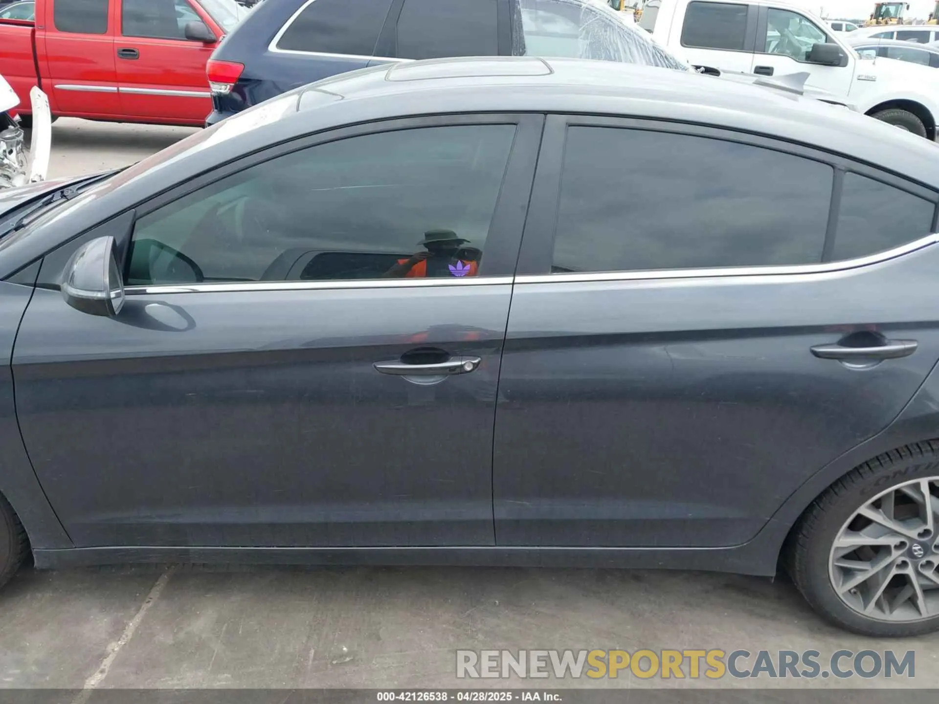 14 Photograph of a damaged car 5NPD84LF1LH557590 HYUNDAI ELANTRA 2020