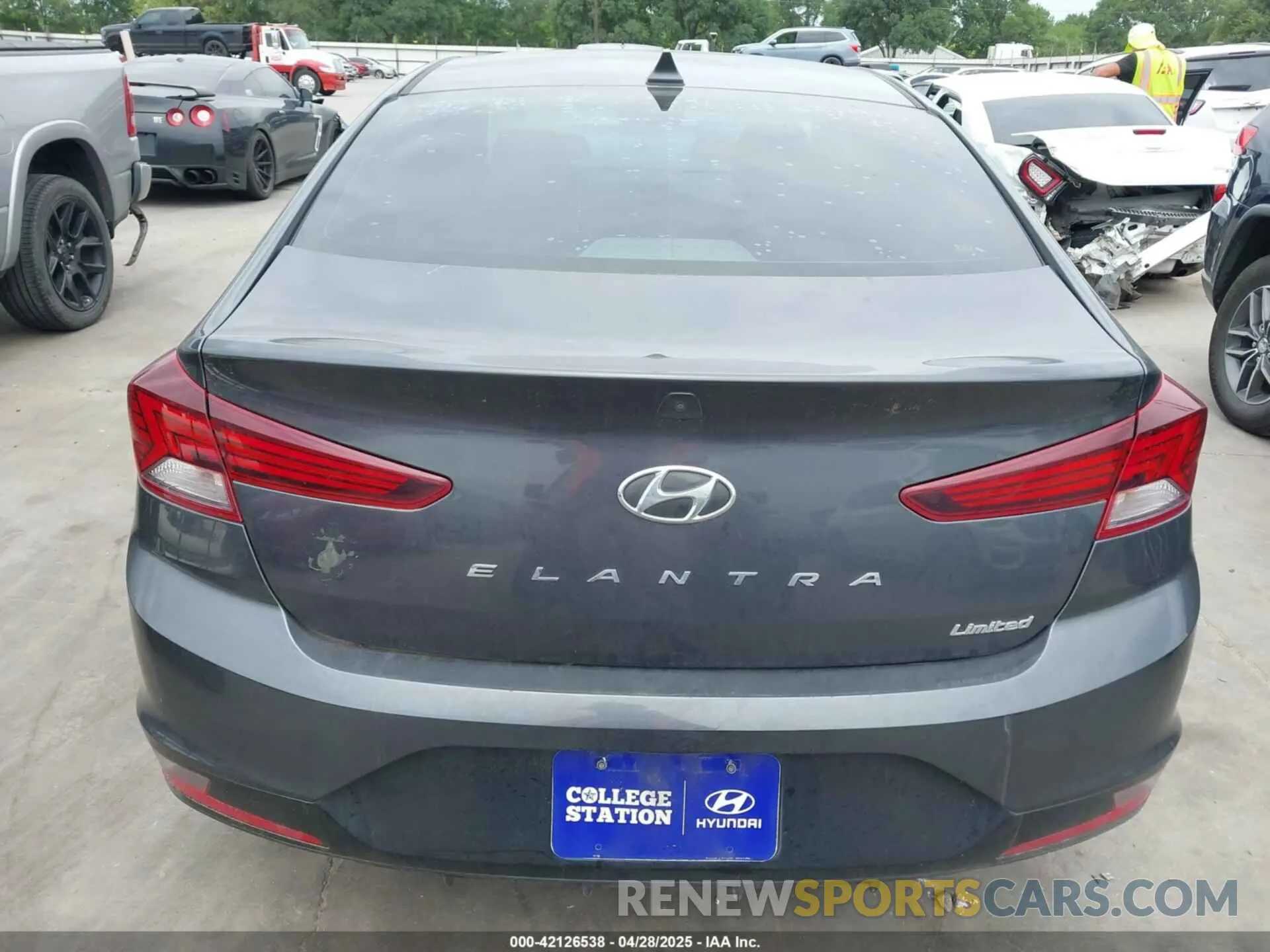 16 Photograph of a damaged car 5NPD84LF1LH557590 HYUNDAI ELANTRA 2020