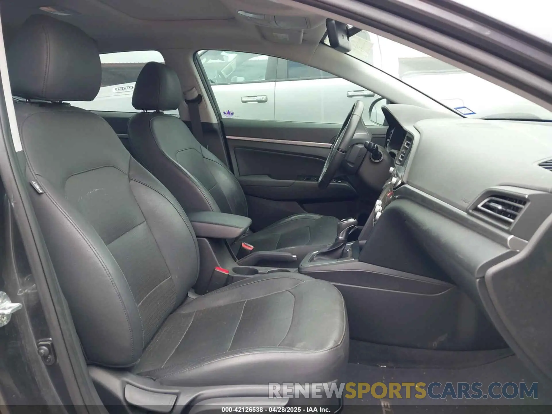 5 Photograph of a damaged car 5NPD84LF1LH557590 HYUNDAI ELANTRA 2020