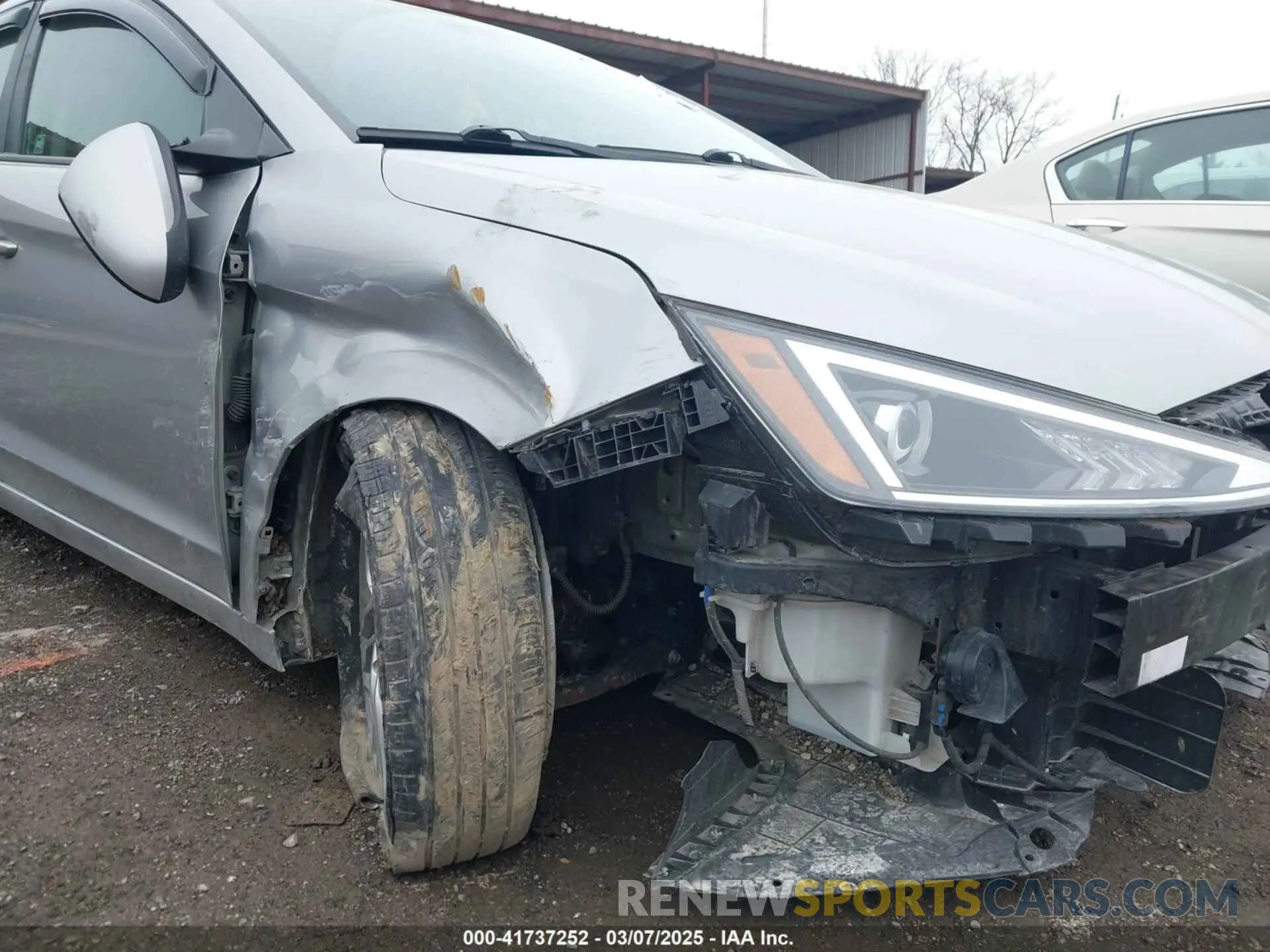 17 Photograph of a damaged car 5NPD84LF1LH567004 HYUNDAI ELANTRA 2020