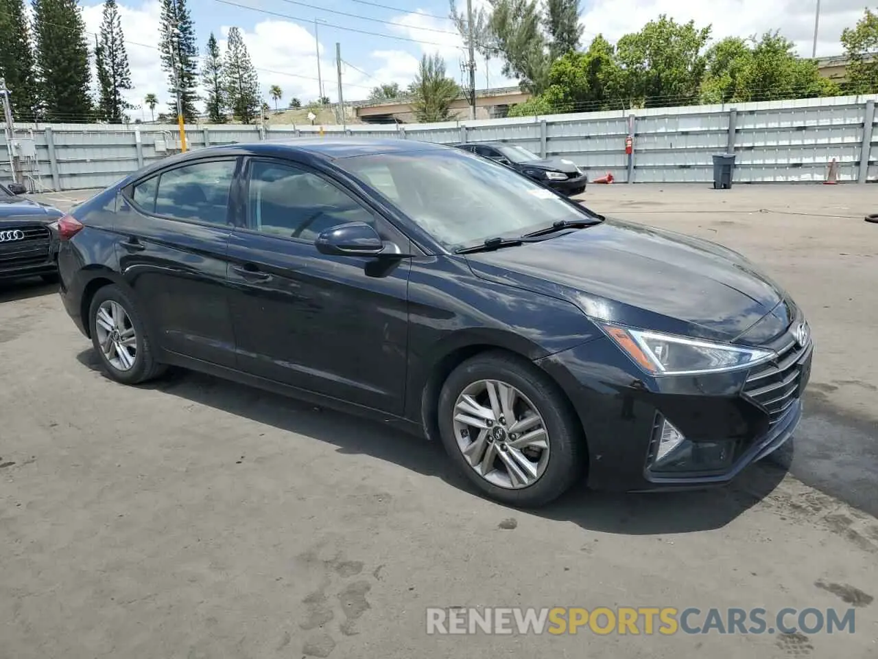 4 Photograph of a damaged car 5NPD84LF1LH567665 HYUNDAI ELANTRA 2020
