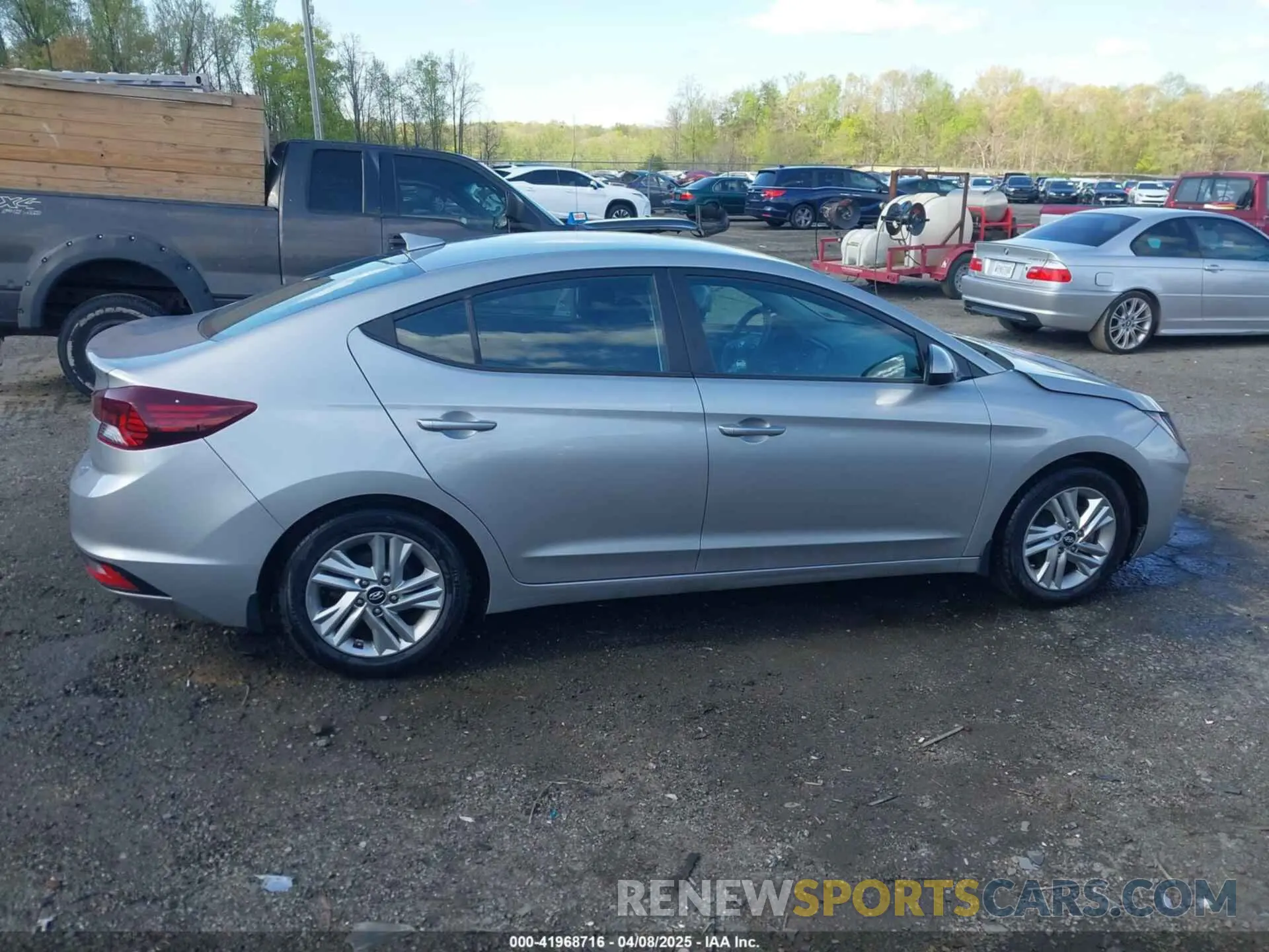 14 Photograph of a damaged car 5NPD84LF1LH570310 HYUNDAI ELANTRA 2020