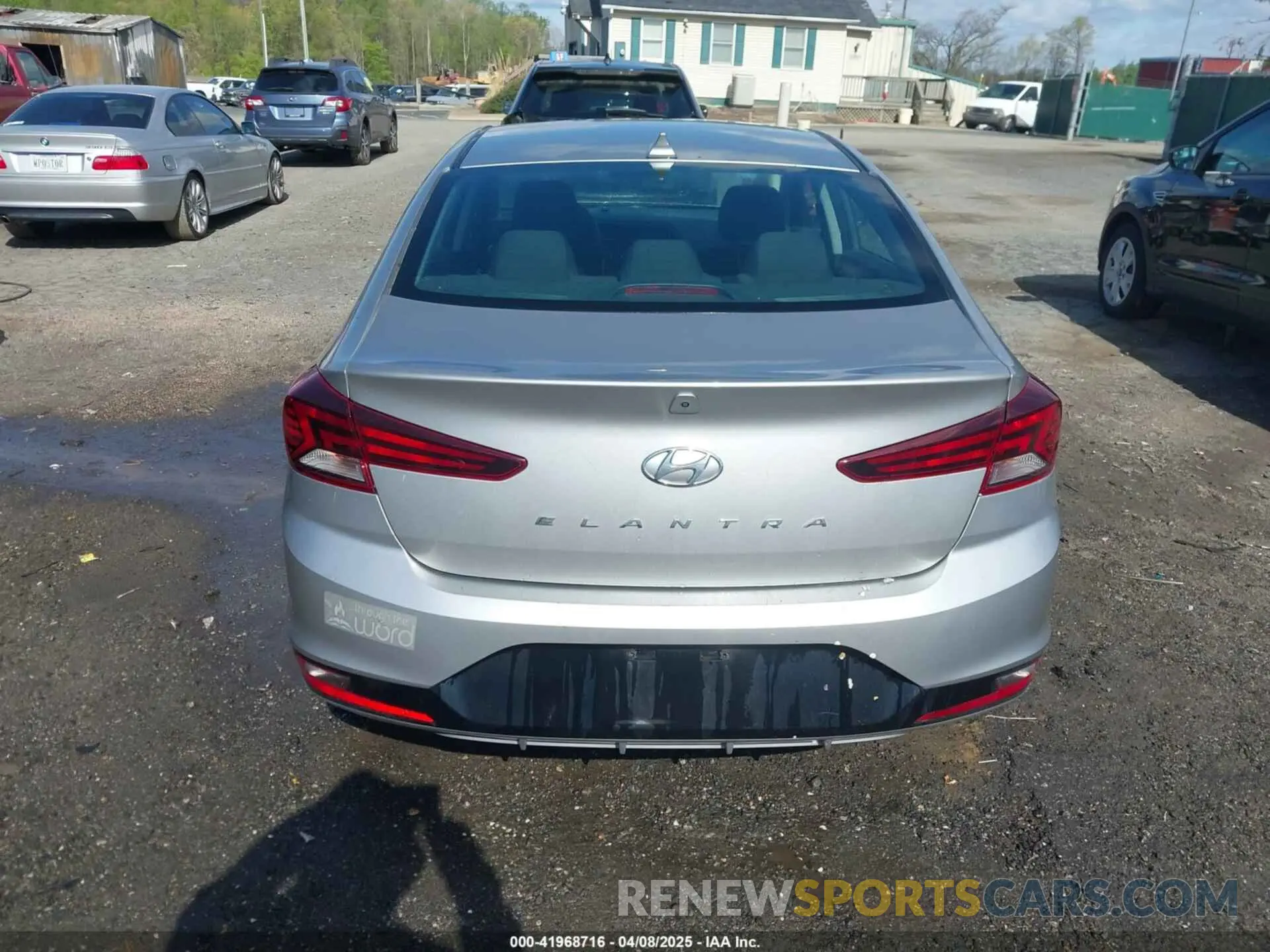 17 Photograph of a damaged car 5NPD84LF1LH570310 HYUNDAI ELANTRA 2020