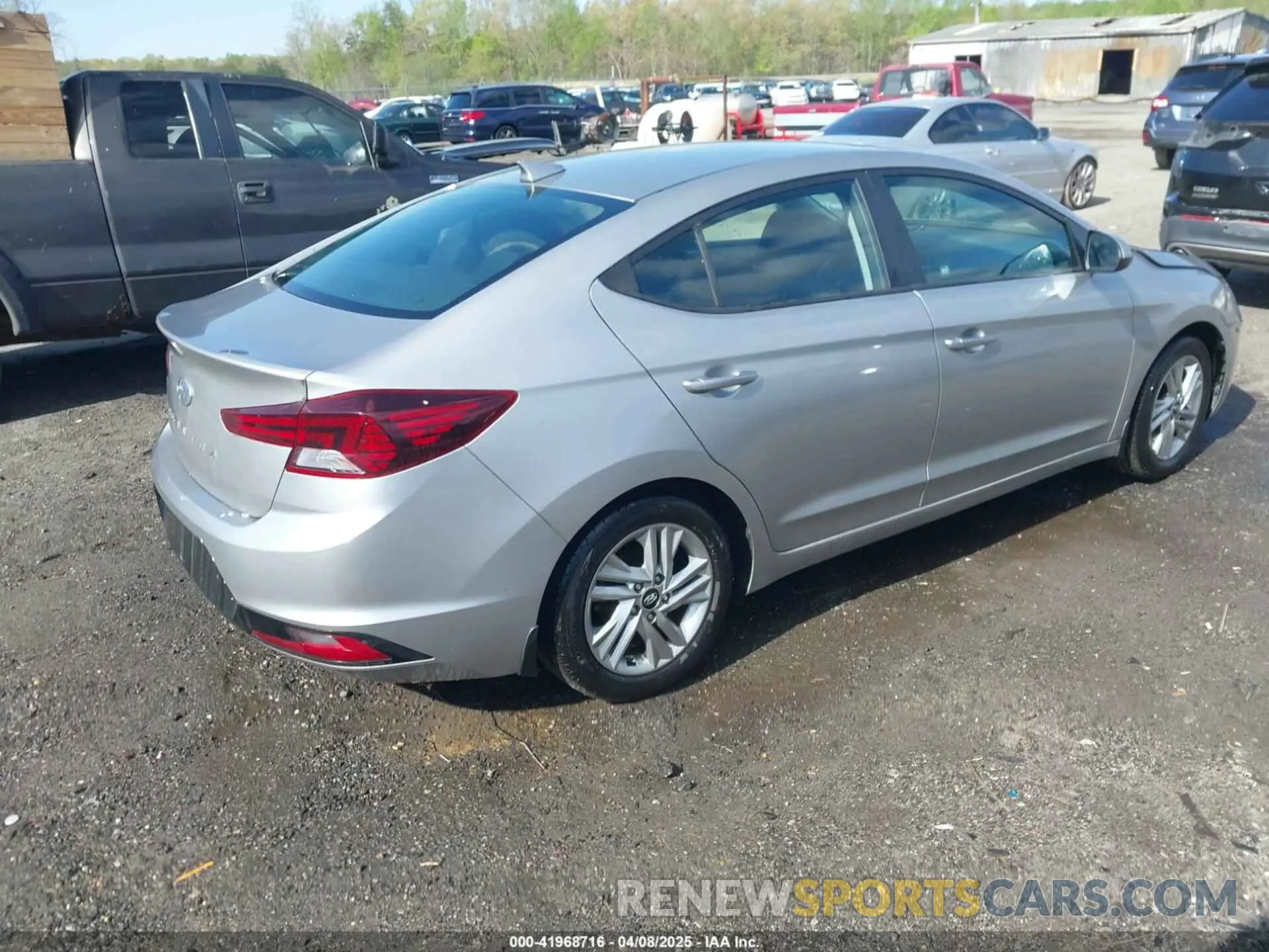 4 Photograph of a damaged car 5NPD84LF1LH570310 HYUNDAI ELANTRA 2020