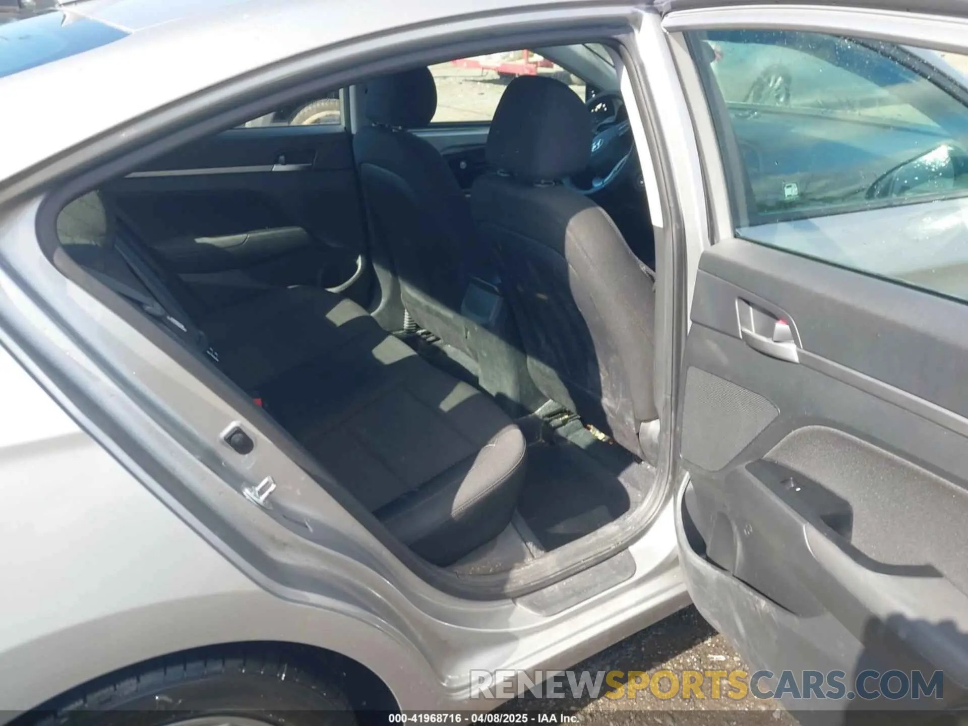 8 Photograph of a damaged car 5NPD84LF1LH570310 HYUNDAI ELANTRA 2020