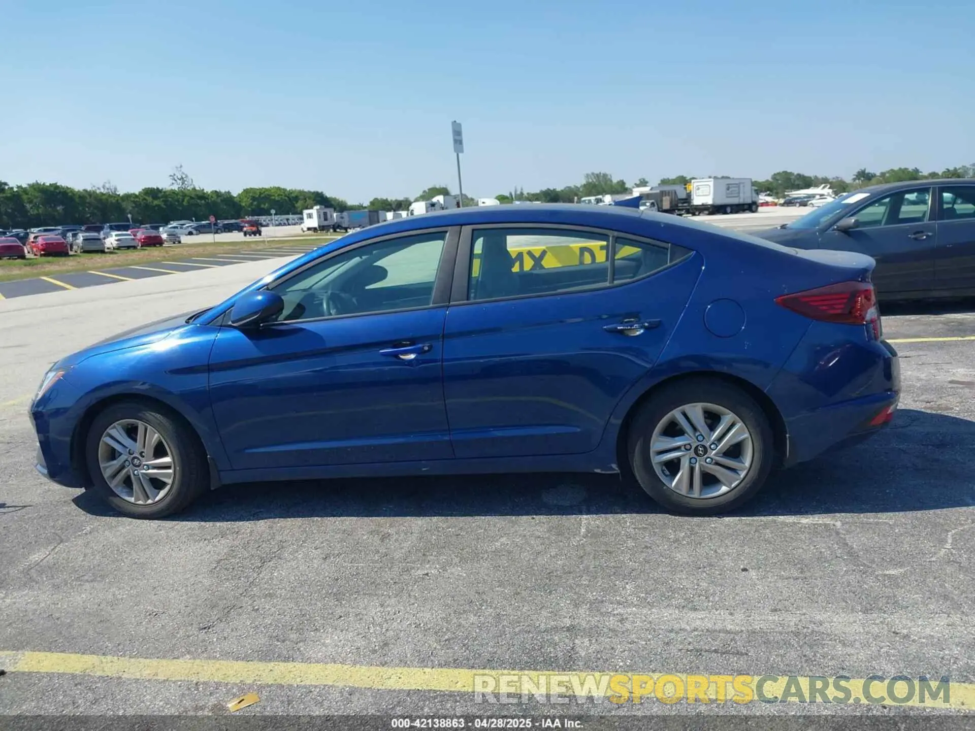 14 Photograph of a damaged car 5NPD84LF1LH570792 HYUNDAI ELANTRA 2020