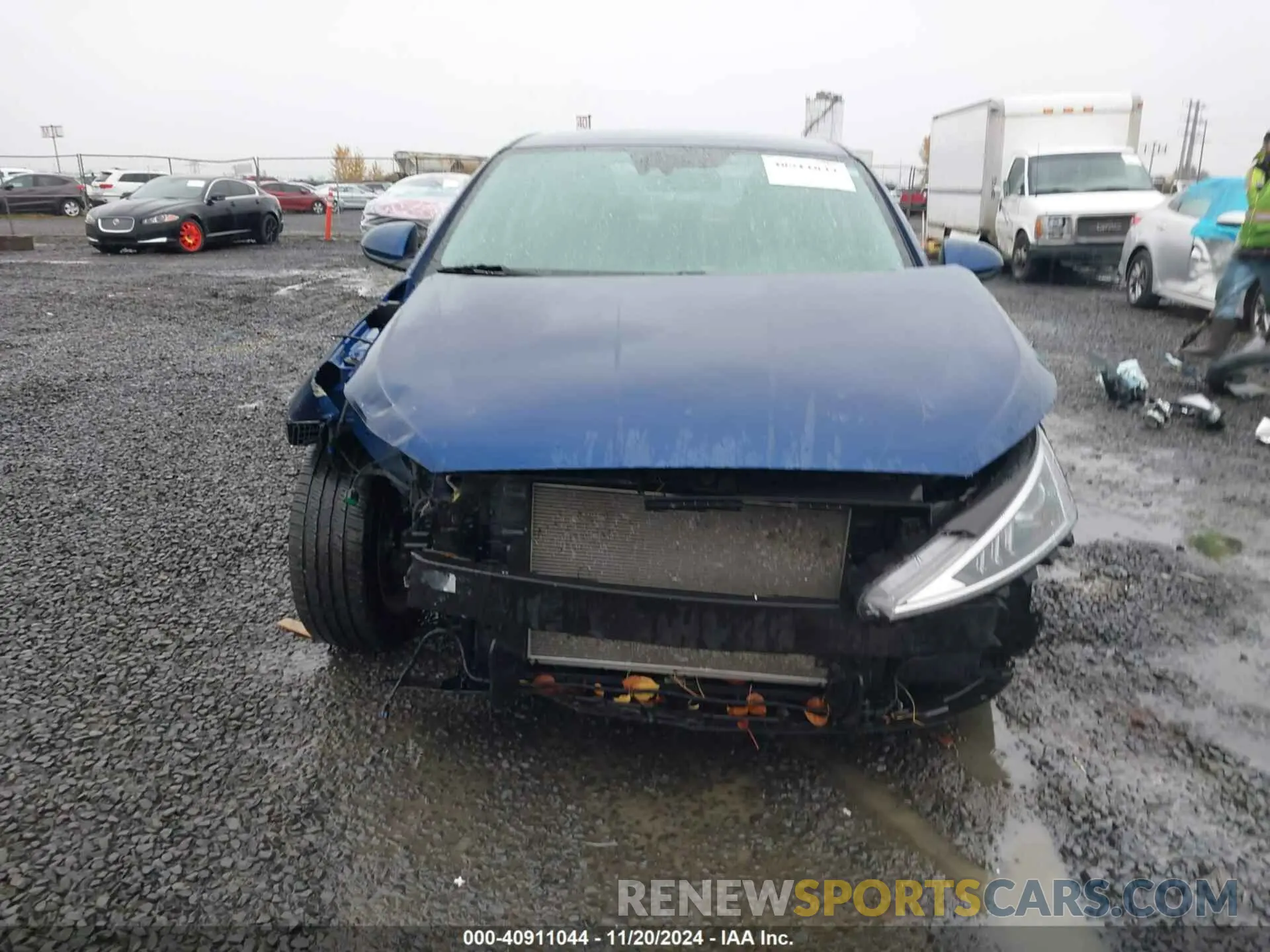 13 Photograph of a damaged car 5NPD84LF1LH588306 HYUNDAI ELANTRA 2020