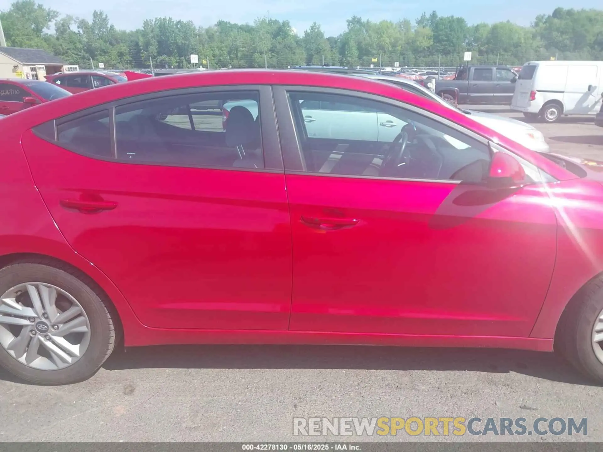 13 Photograph of a damaged car 5NPD84LF1LH598043 HYUNDAI ELANTRA 2020