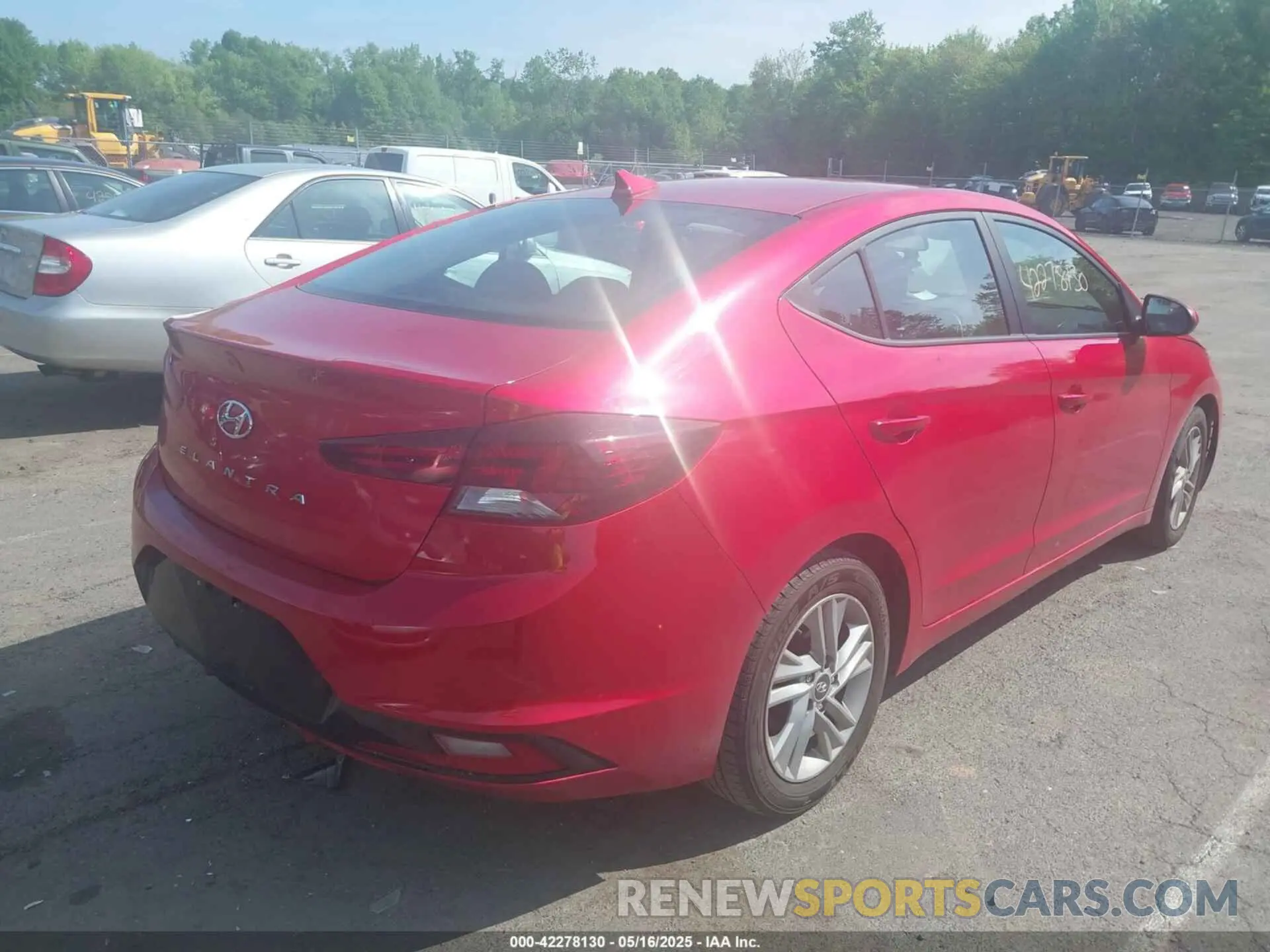 4 Photograph of a damaged car 5NPD84LF1LH598043 HYUNDAI ELANTRA 2020