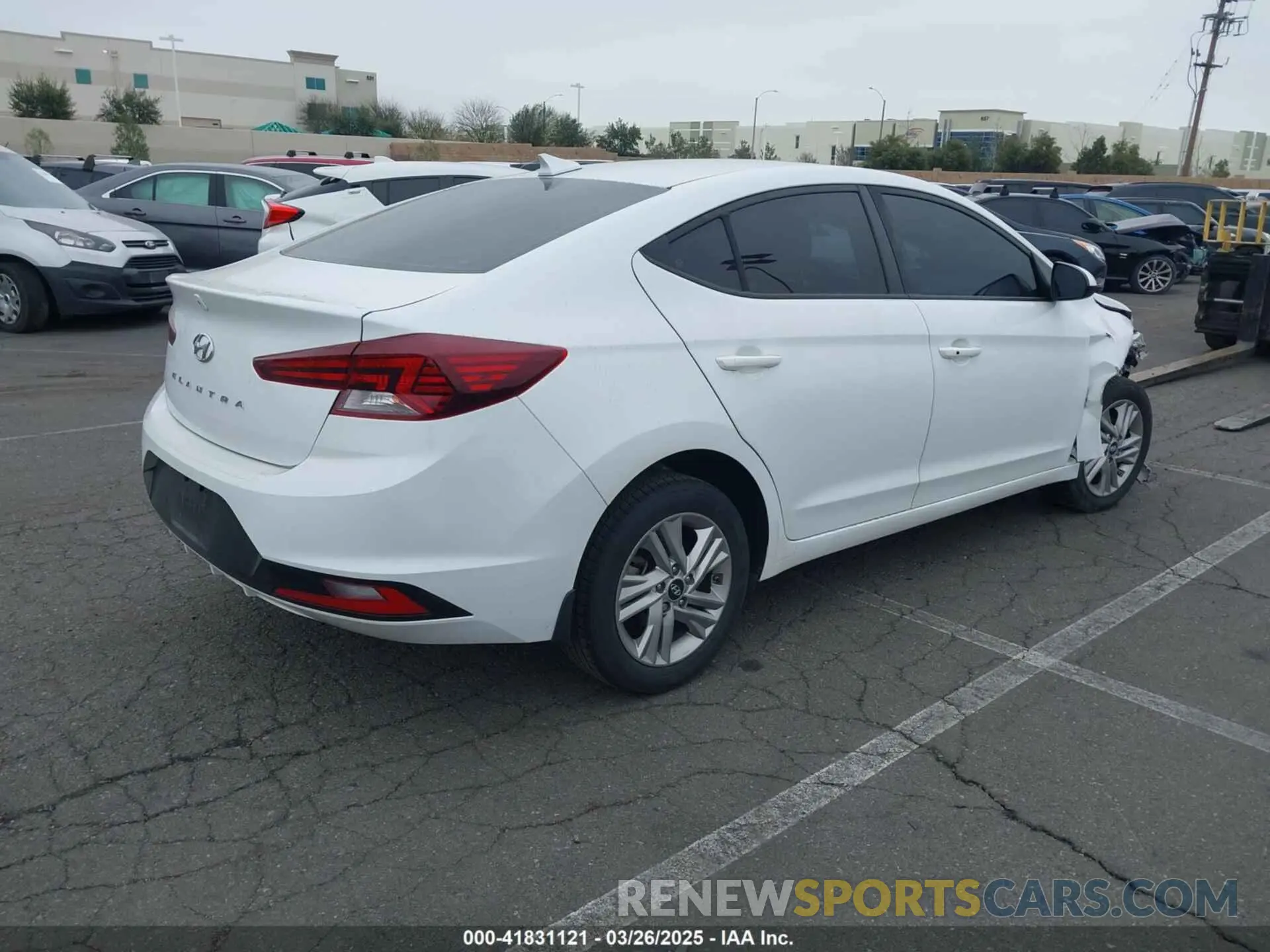 4 Photograph of a damaged car 5NPD84LF1LH603581 HYUNDAI ELANTRA 2020