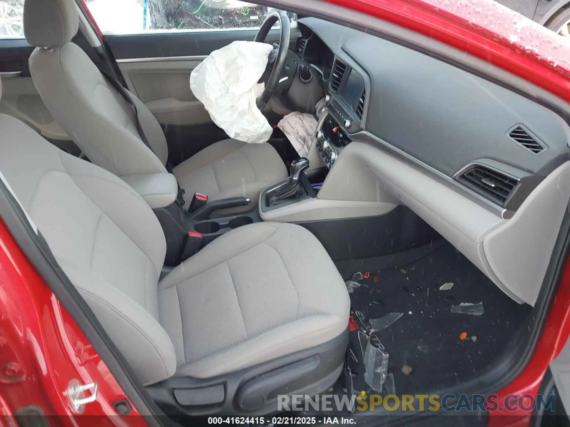 5 Photograph of a damaged car 5NPD84LF1LH606853 HYUNDAI ELANTRA 2020