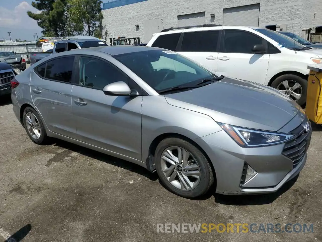 4 Photograph of a damaged car 5NPD84LF1LH610787 HYUNDAI ELANTRA 2020