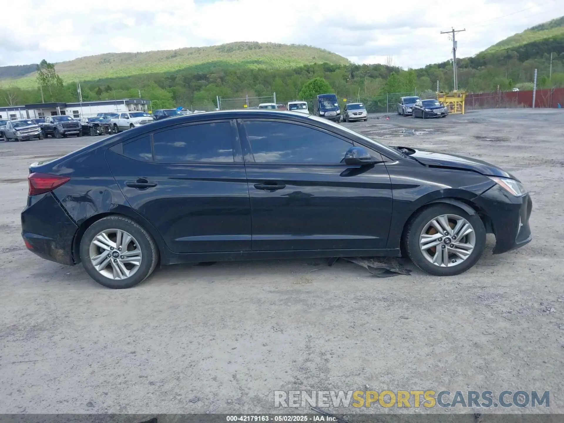 13 Photograph of a damaged car 5NPD84LF1LH624348 HYUNDAI ELANTRA 2020
