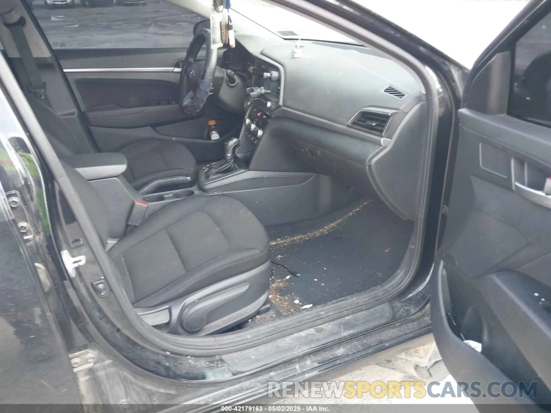 5 Photograph of a damaged car 5NPD84LF1LH624348 HYUNDAI ELANTRA 2020