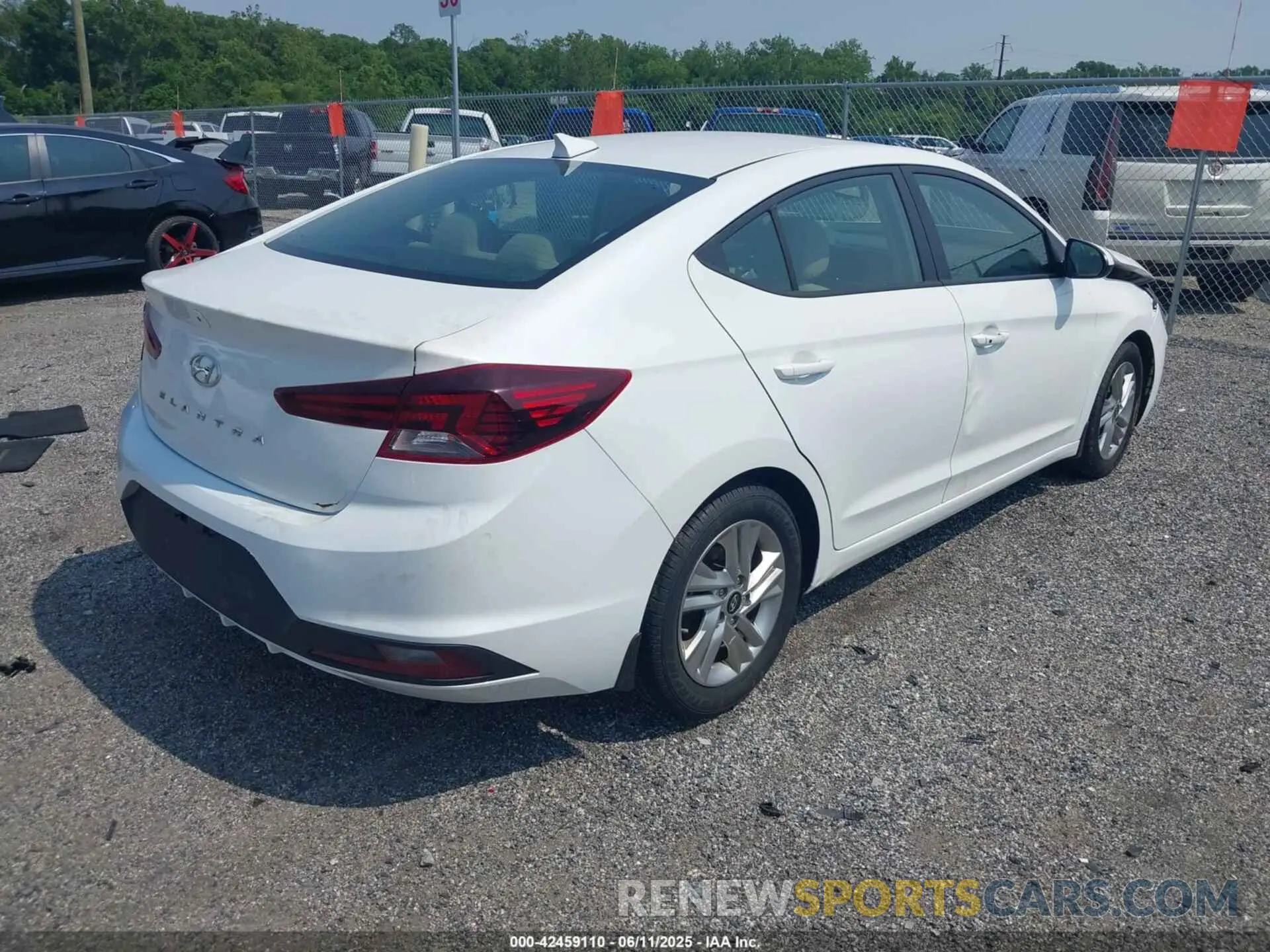 4 Photograph of a damaged car 5NPD84LF1LH632885 HYUNDAI ELANTRA 2020